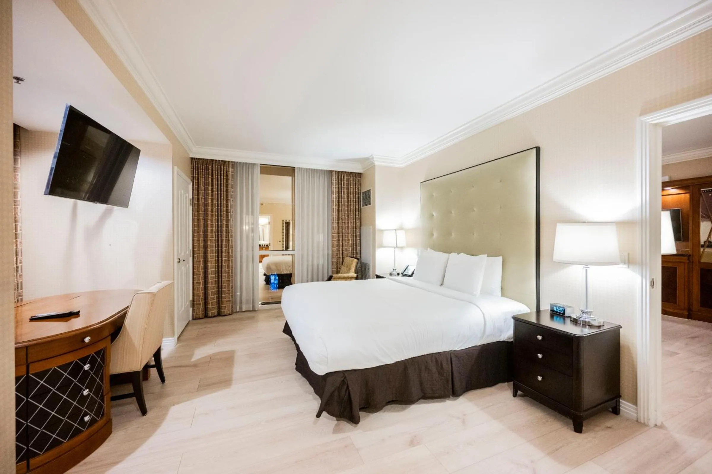 Bed in Signature Rental by Owner Direct