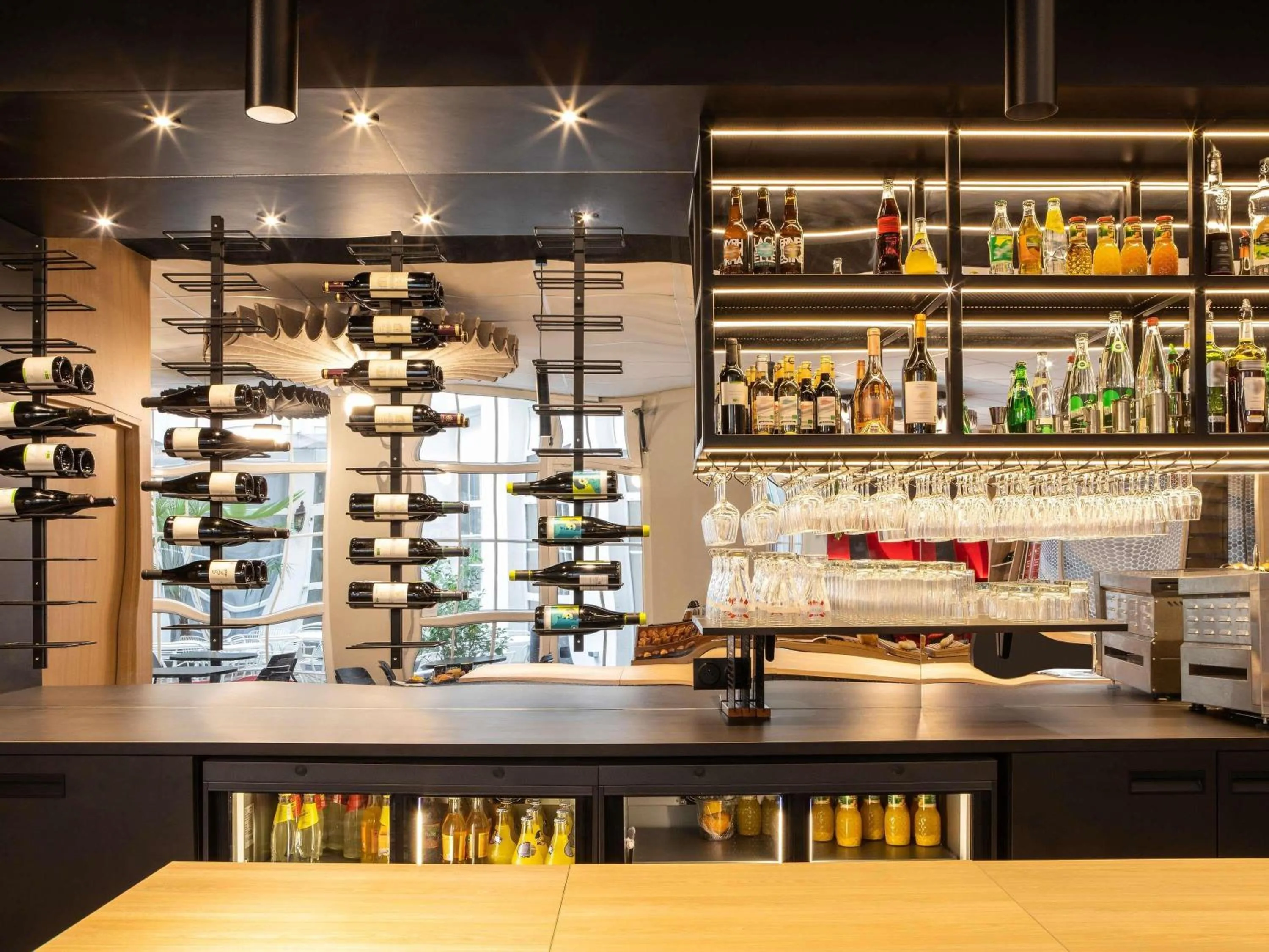 Lounge or bar in ibis Paris Ornano Montmartre Nord 18ème