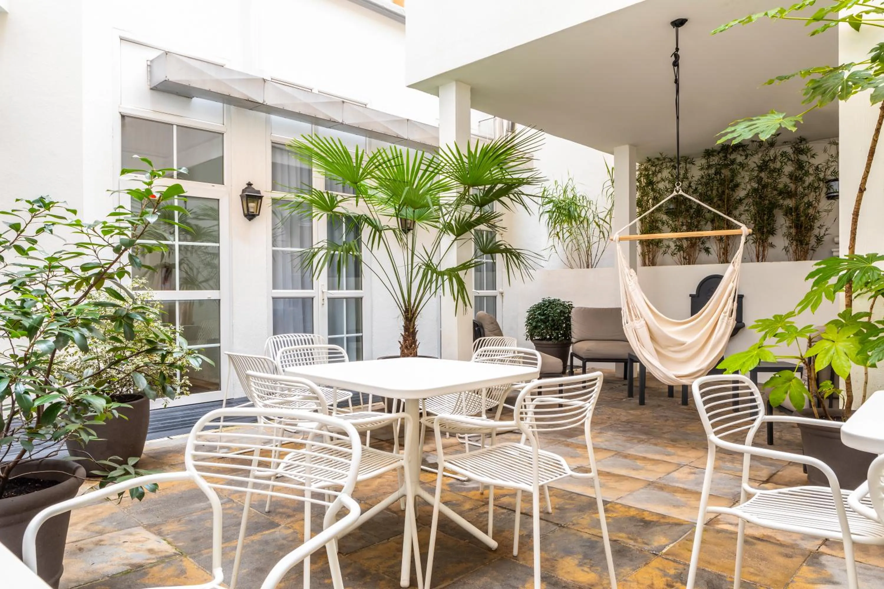 Patio in ibis Paris Ornano Montmartre Nord 18ème