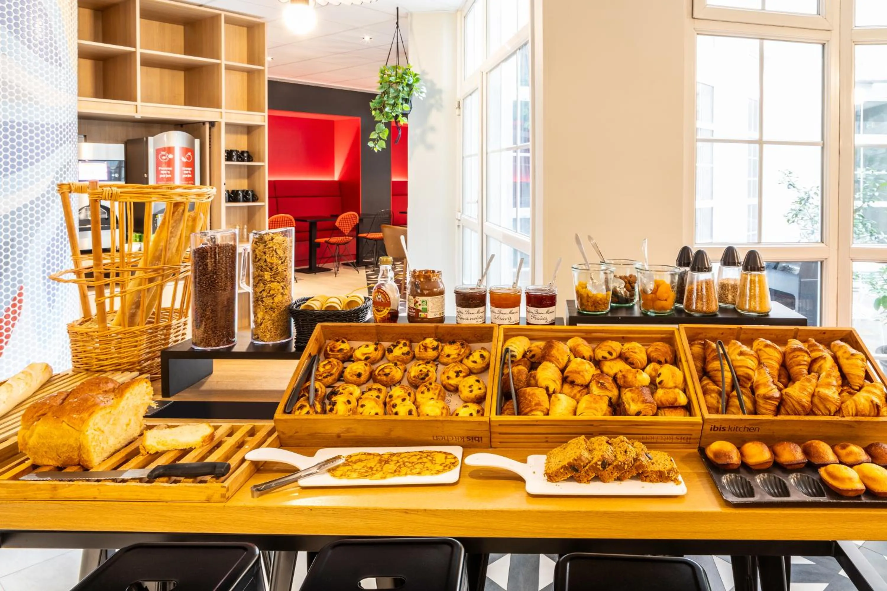 Breakfast in ibis Paris Ornano Montmartre Nord 18ème