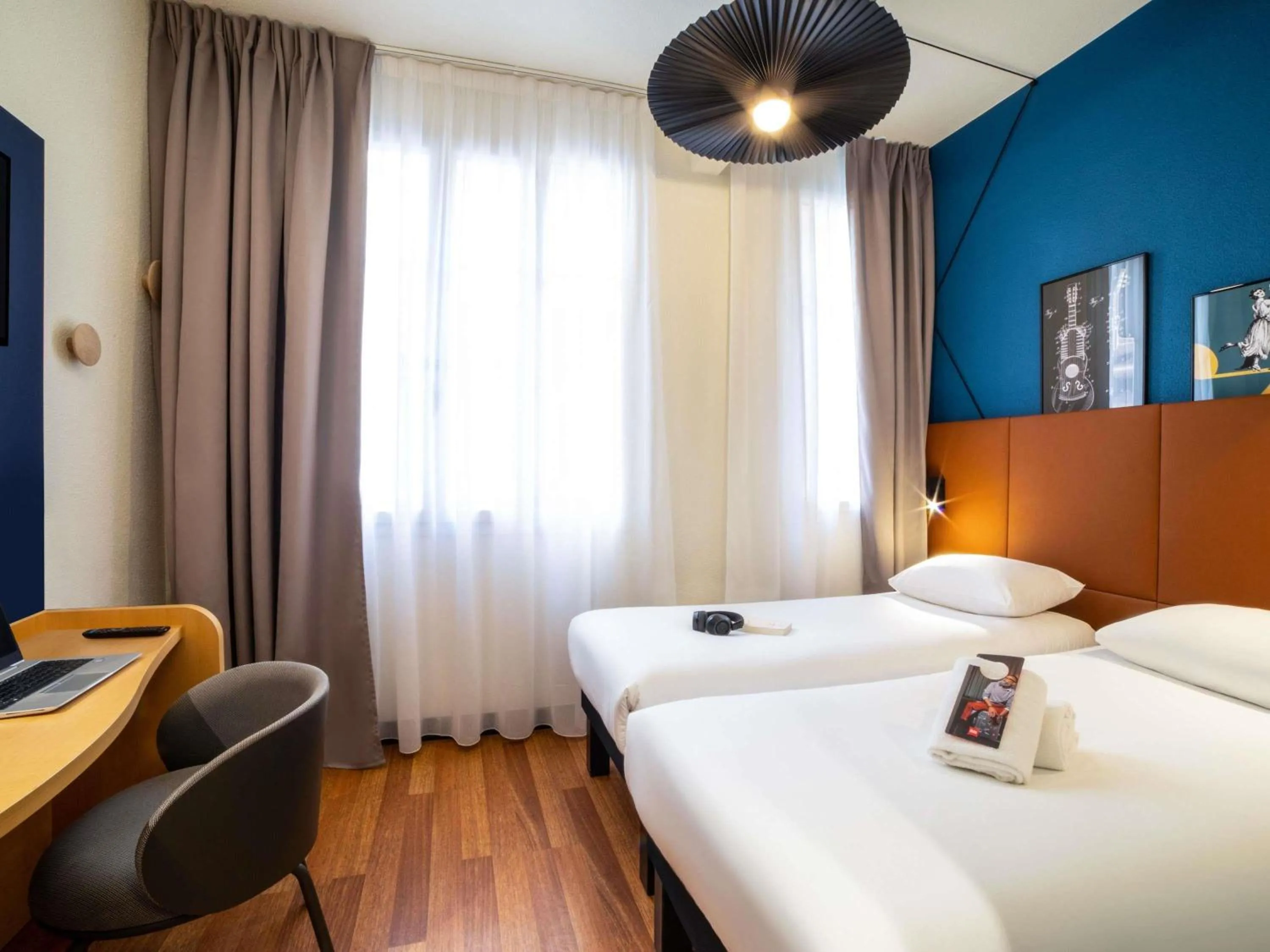 Bedroom, Bed in ibis Paris Ornano Montmartre Nord 18ème