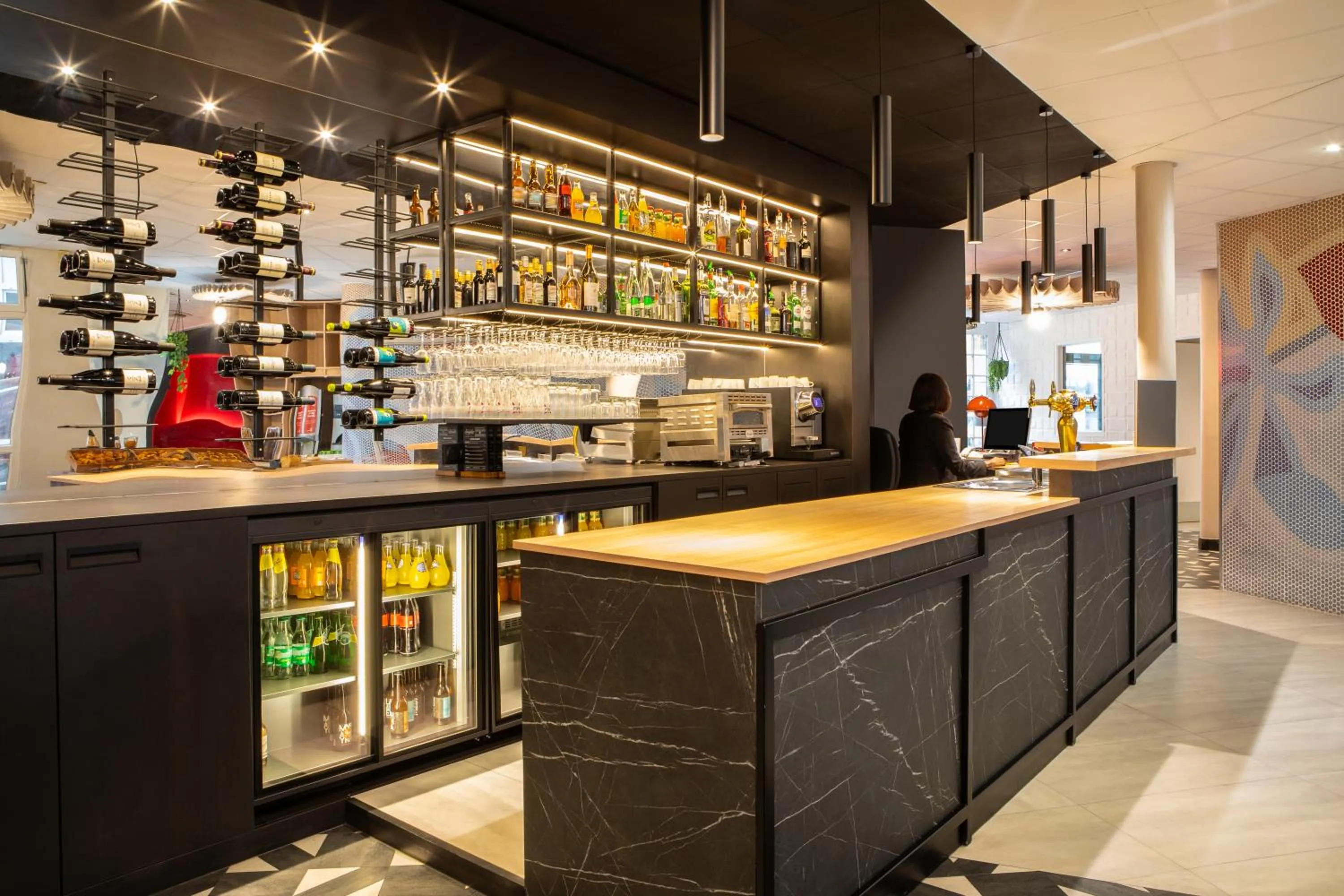 Lounge or bar in ibis Paris Ornano Montmartre Nord 18ème