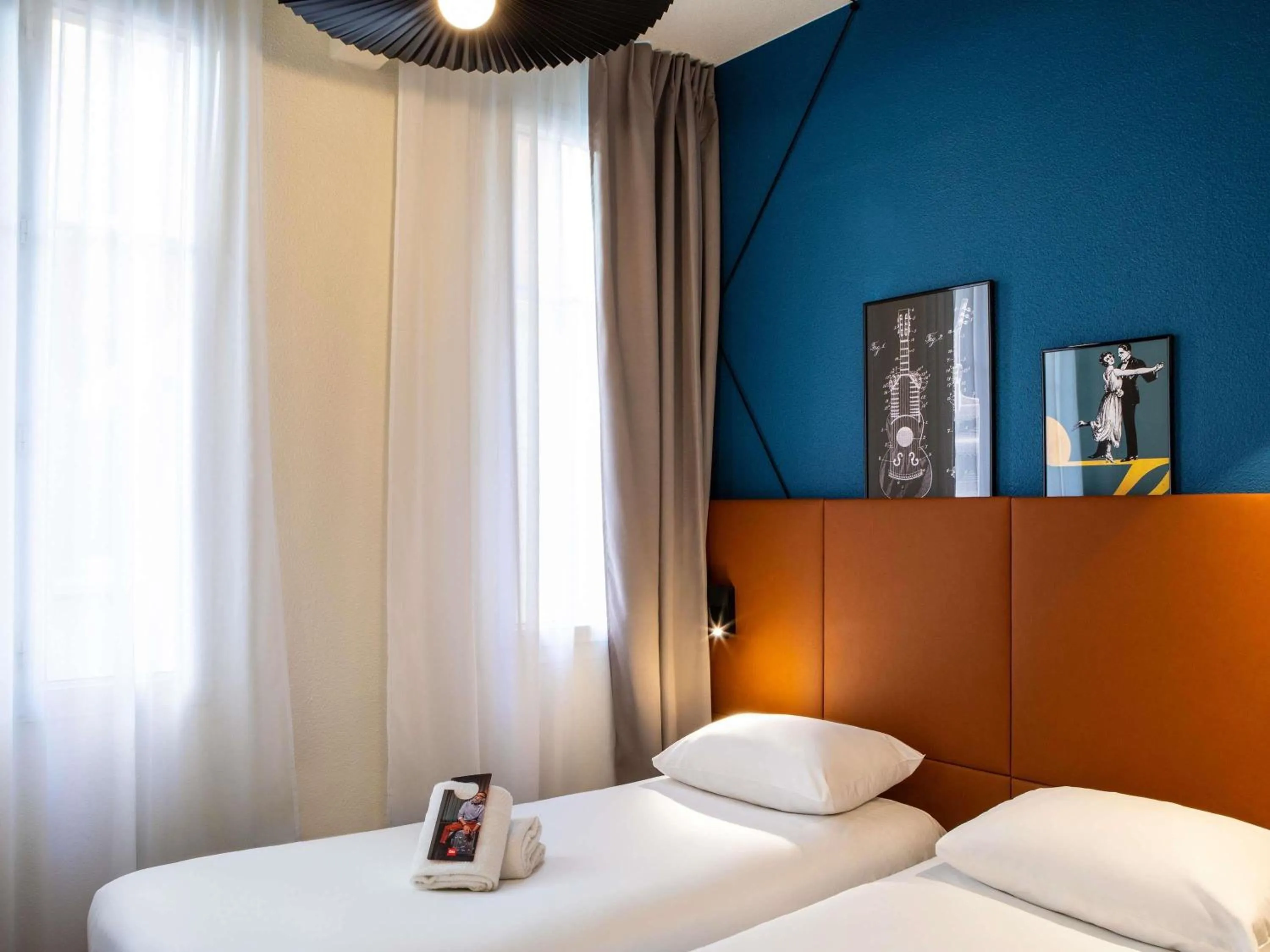Property building, Bed in ibis Paris Ornano Montmartre Nord 18ème