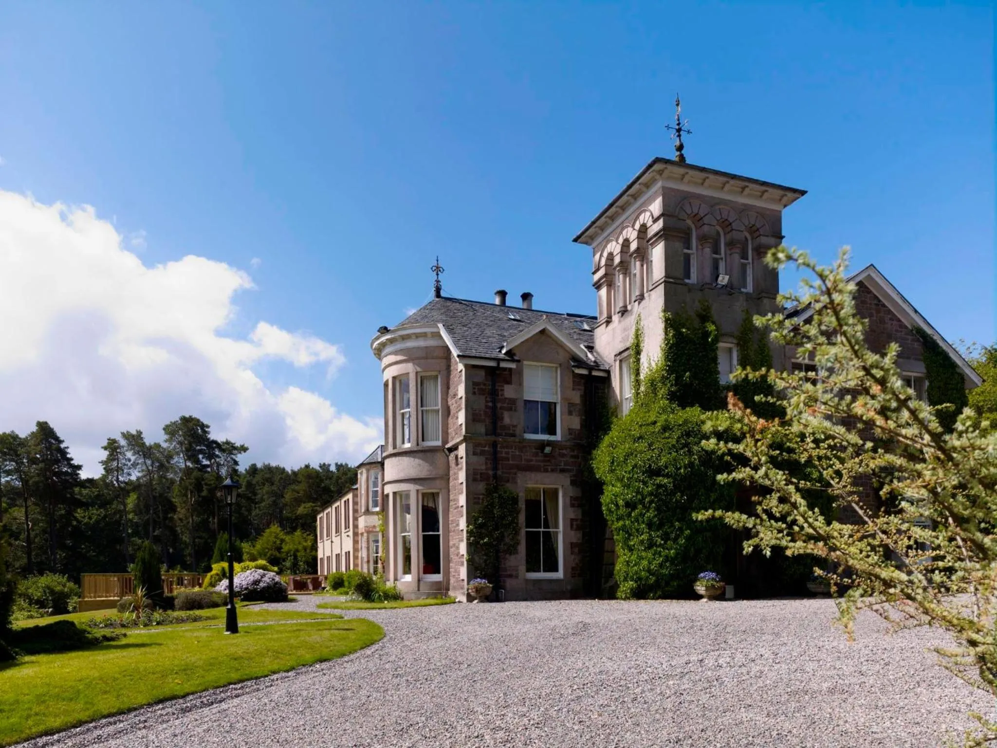Facade/entrance in Loch Ness Country House Hotel