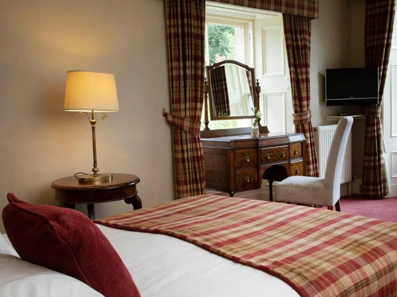Bed in Loch Ness Country House Hotel