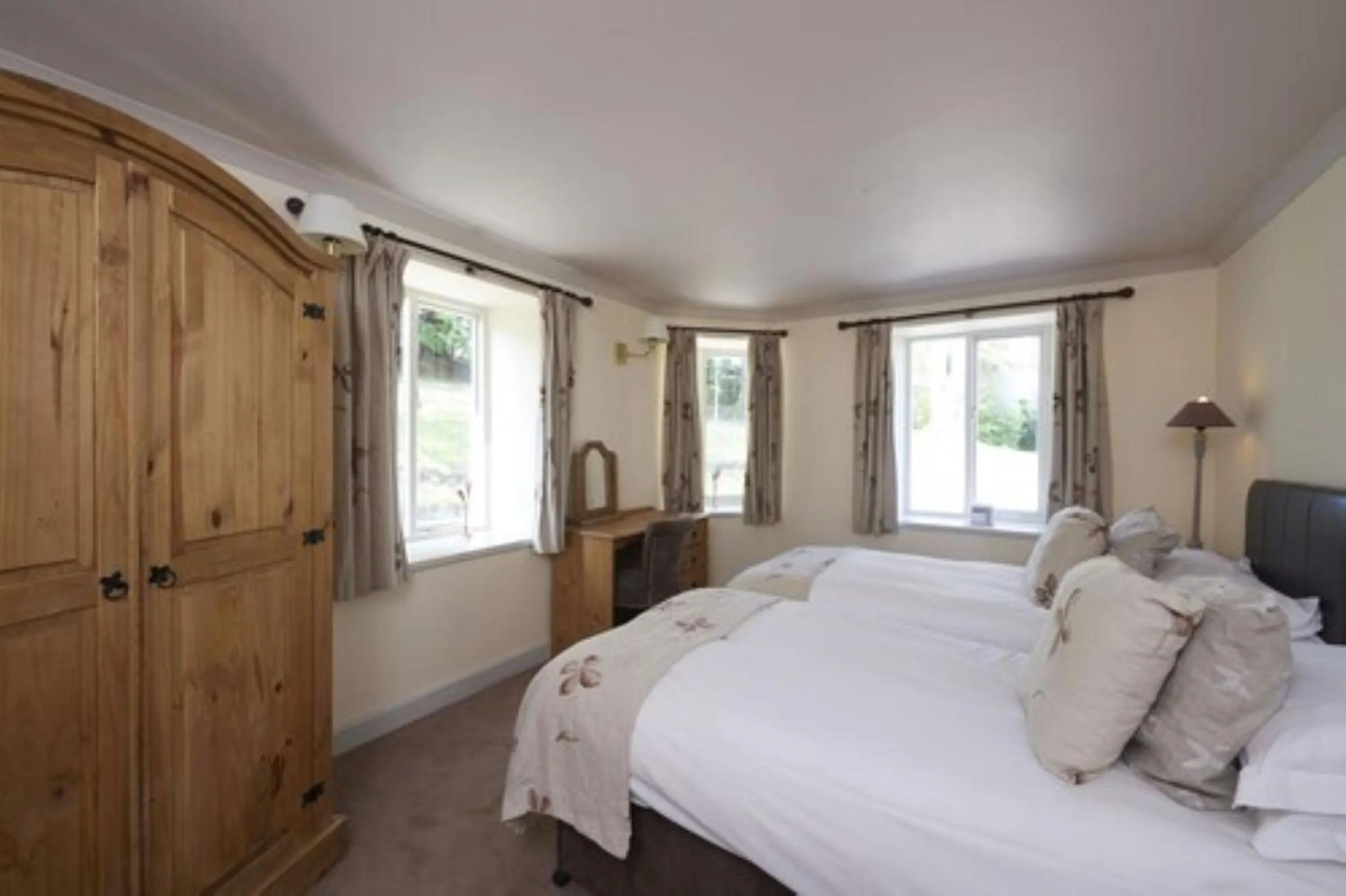 Garden, Bed in Loch Ness Country House Hotel