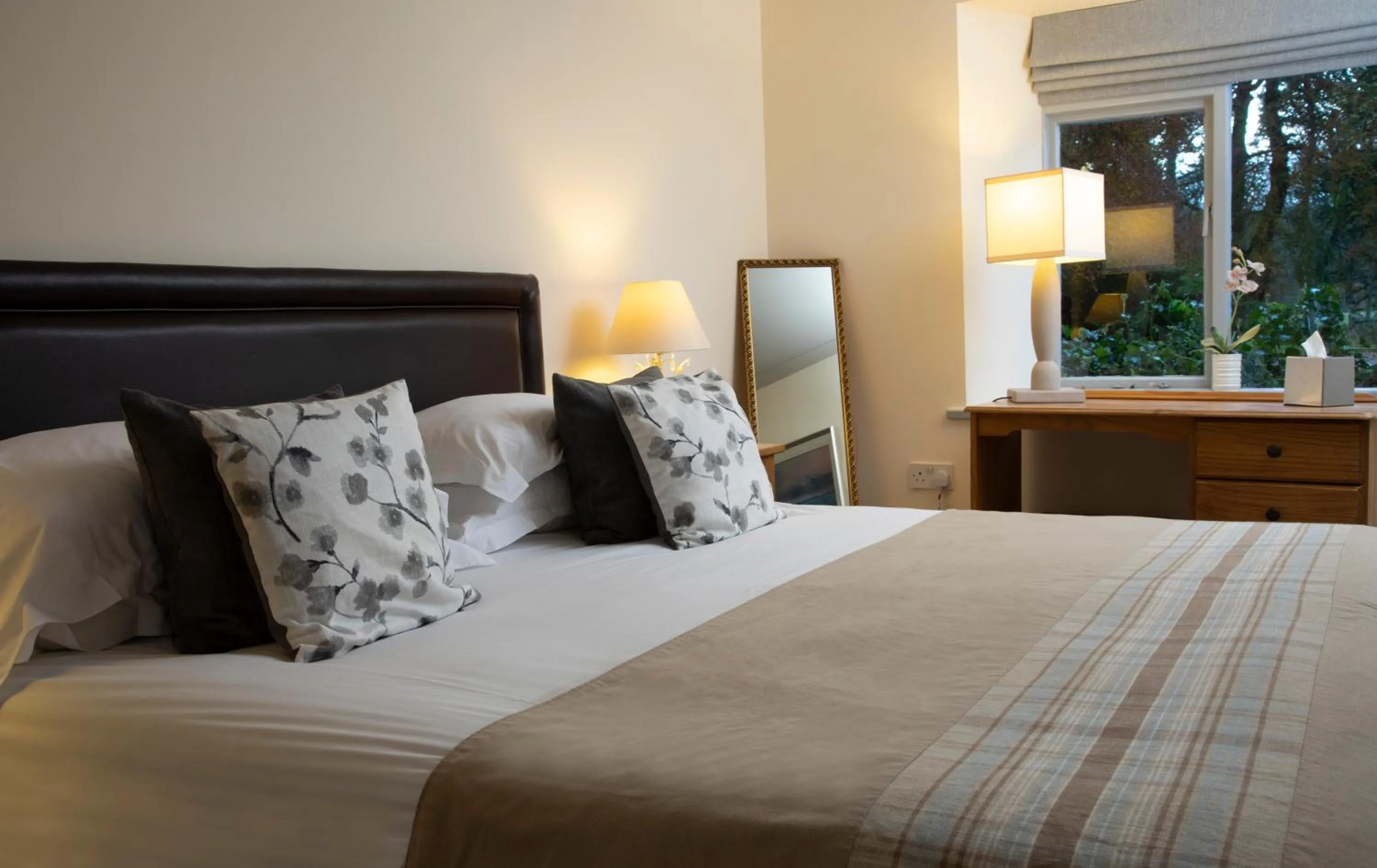 Garden, Bed in Loch Ness Country House Hotel