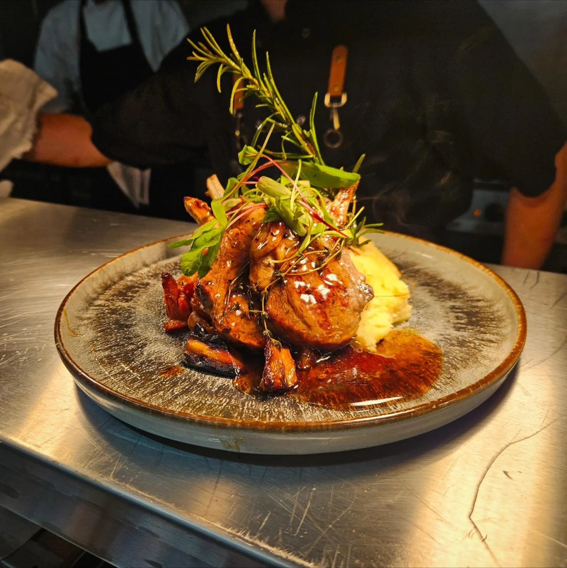 Restaurant/places to eat in Hotel Nineteen