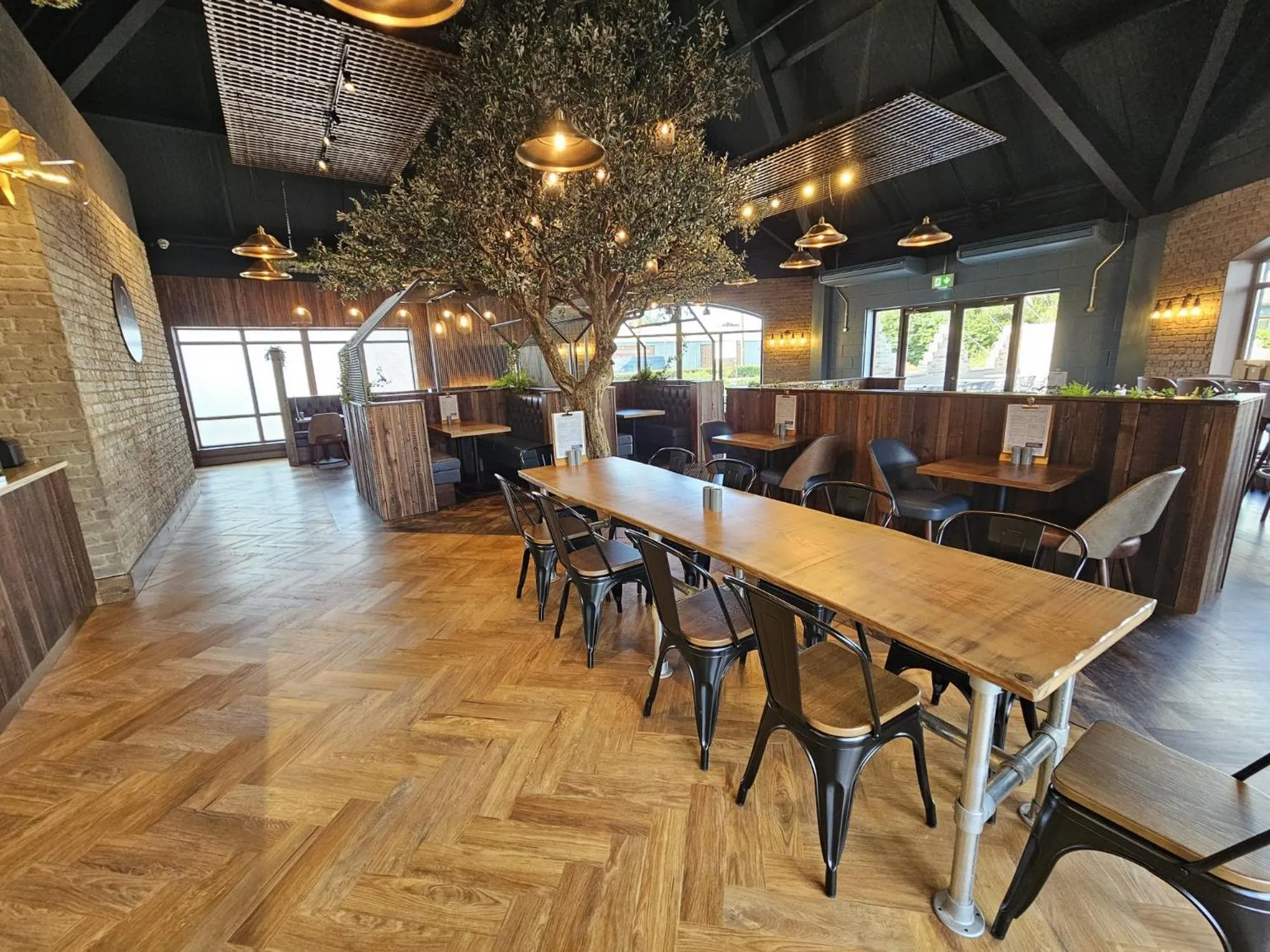 Restaurant/places to eat in Hotel Nineteen