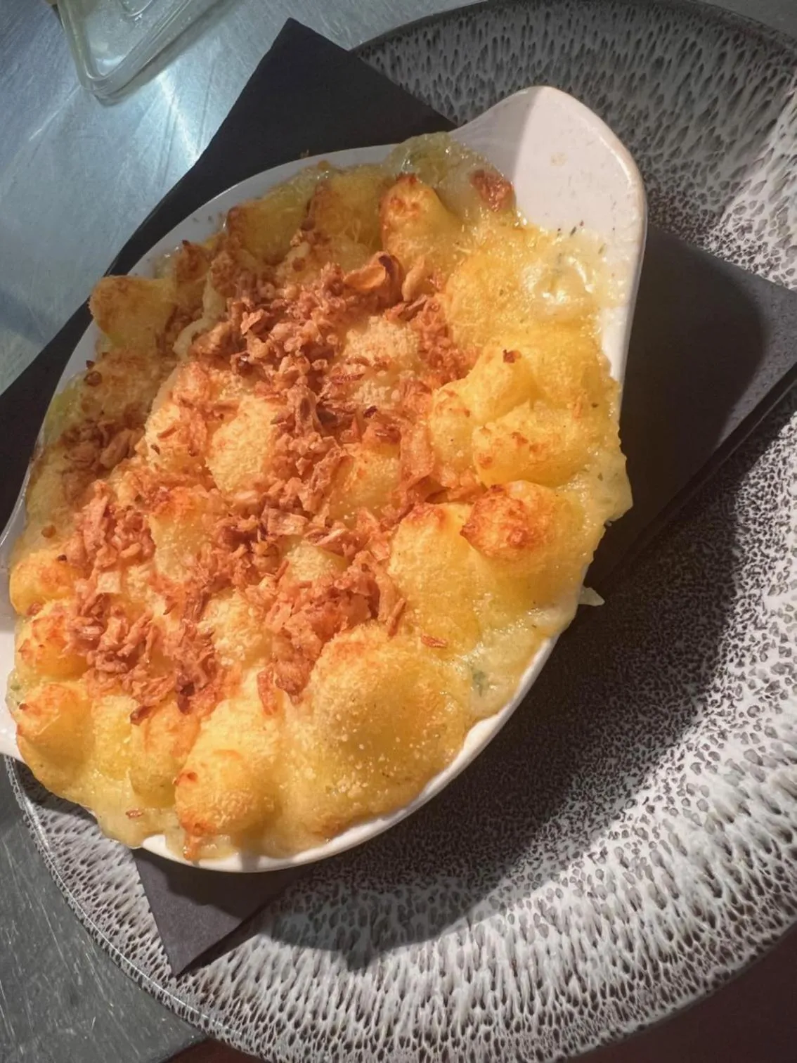 Restaurant/places to eat in The Avenue Hotel Ltd