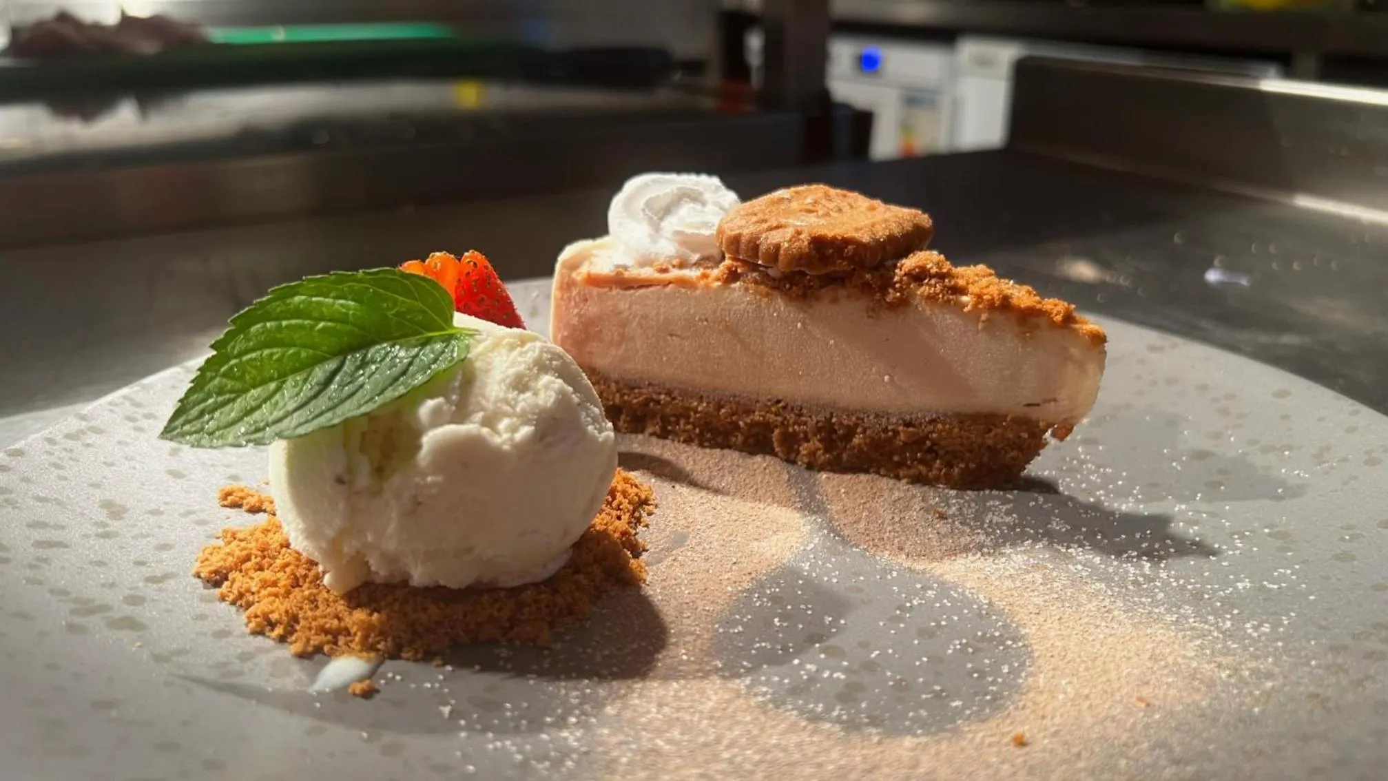 Restaurant/places to eat in The Avenue Hotel Ltd