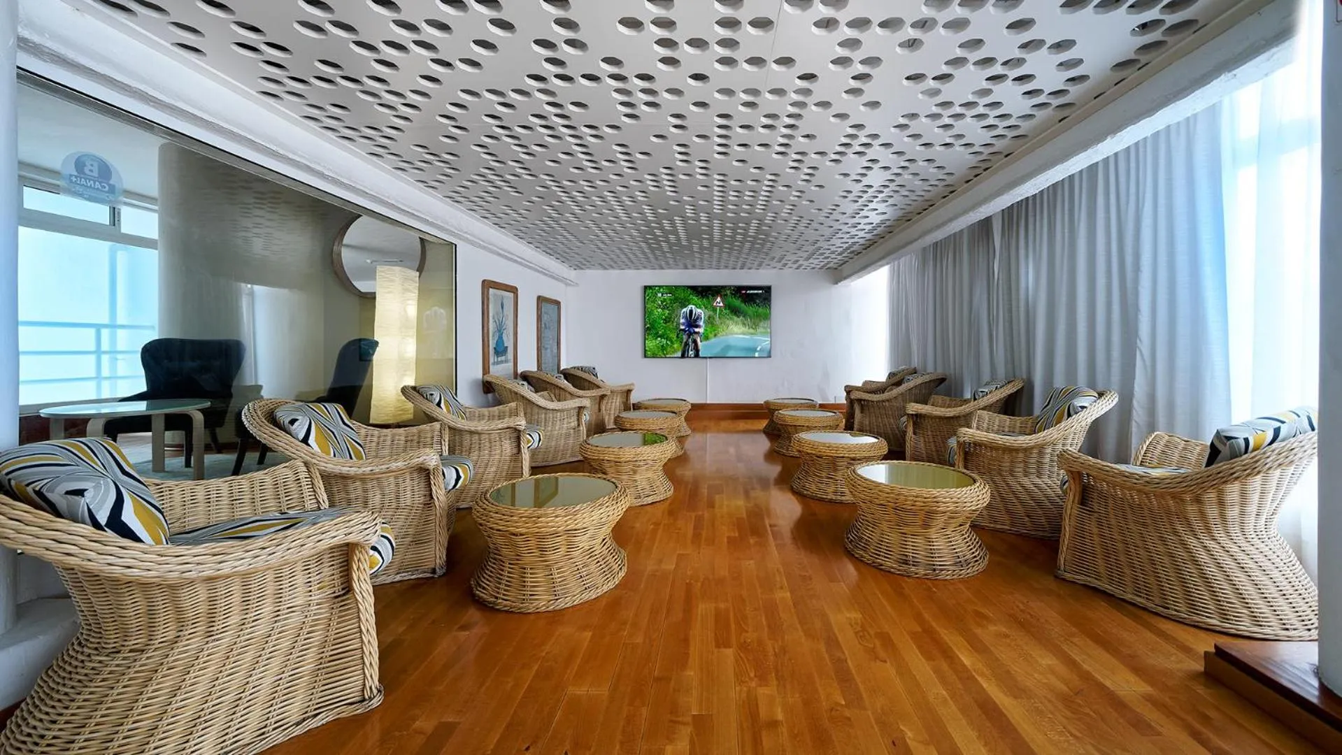 Communal lounge/ TV room in Bull Astoria