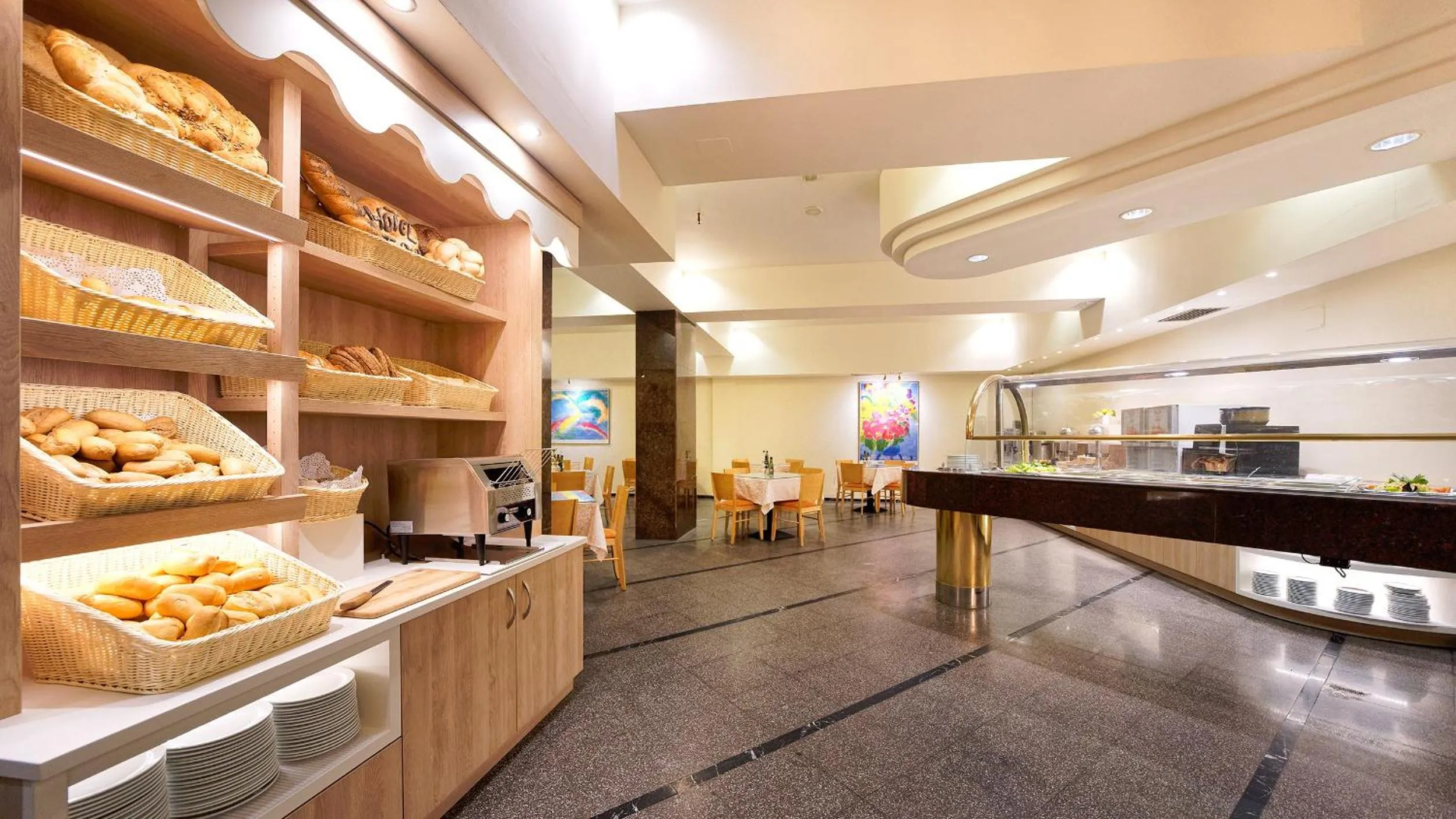 Restaurant/places to eat in Bull Astoria