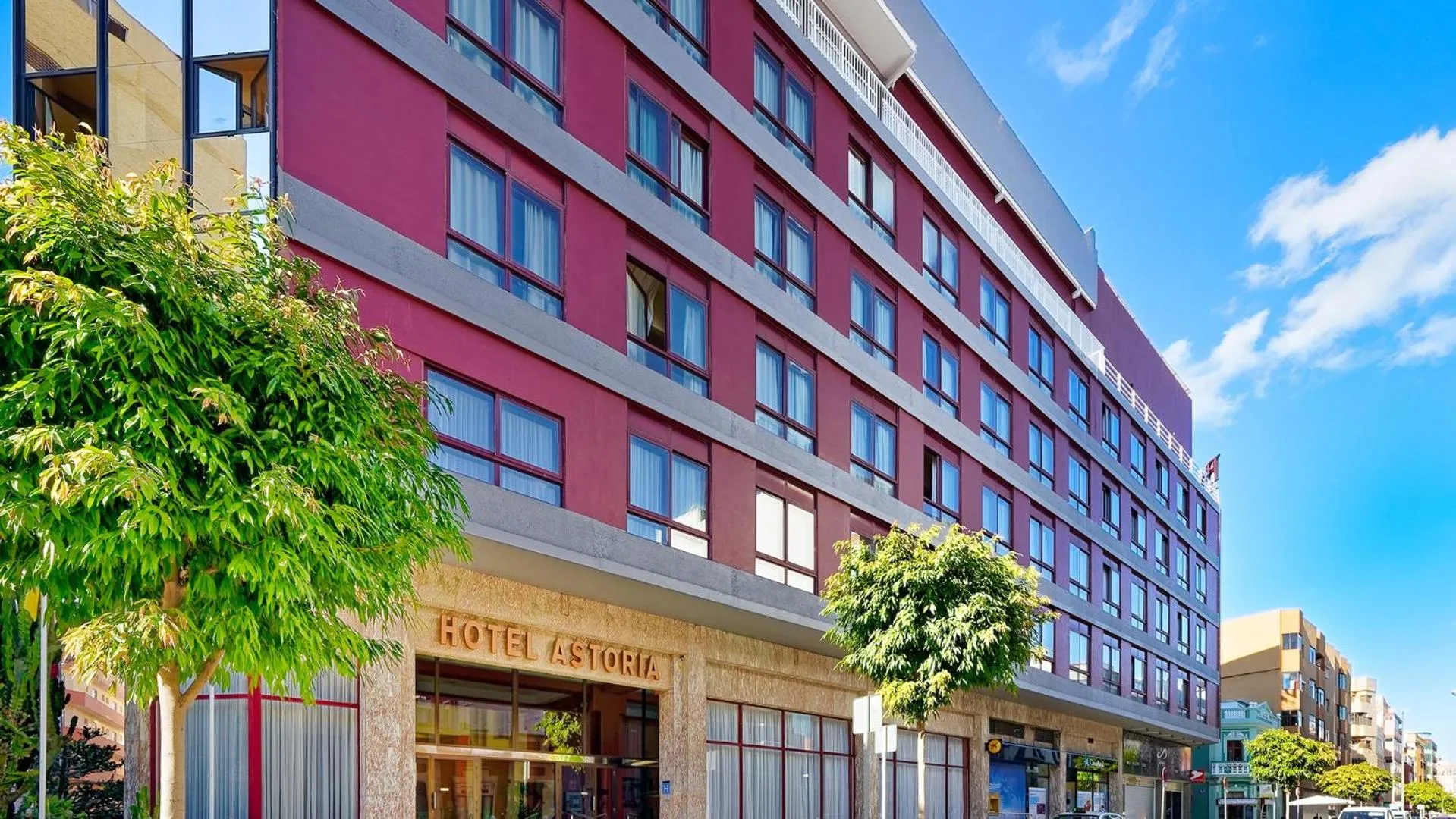 Property building in Bull Astoria