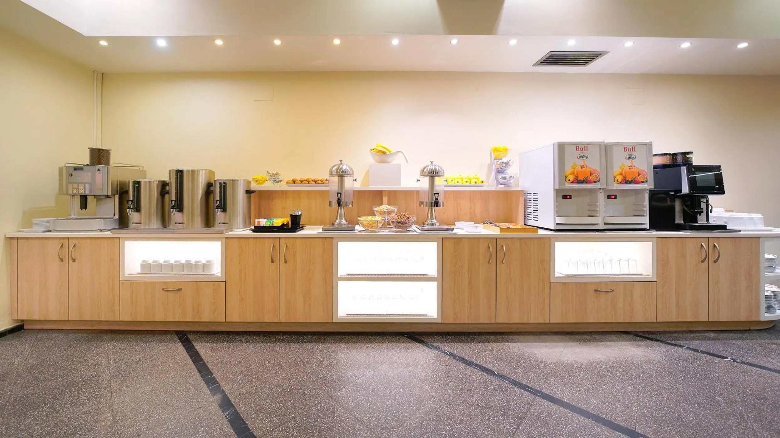 Restaurant/places to eat in Bull Astoria