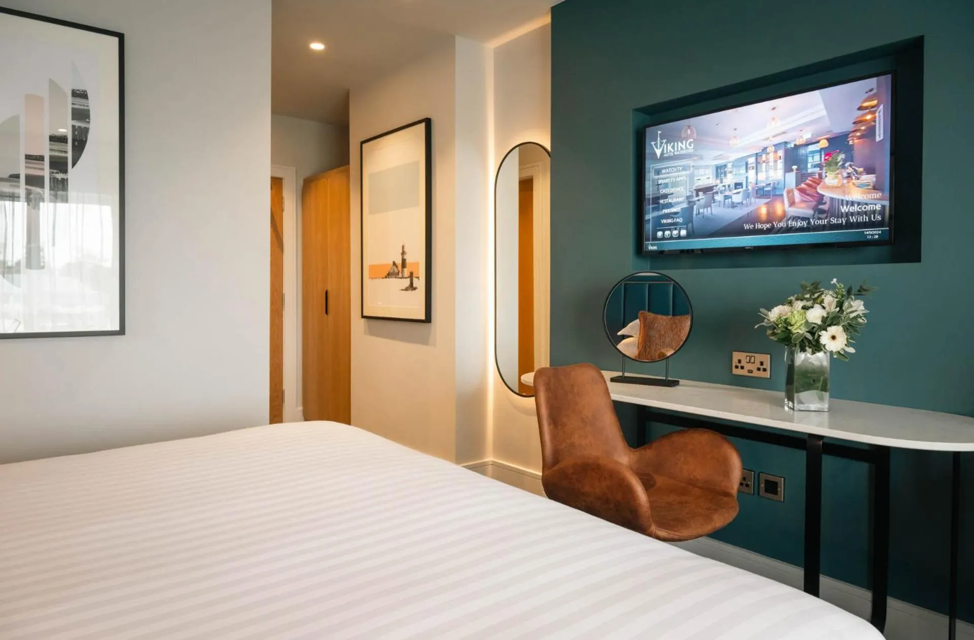 Bed in Waterford Viking Hotel