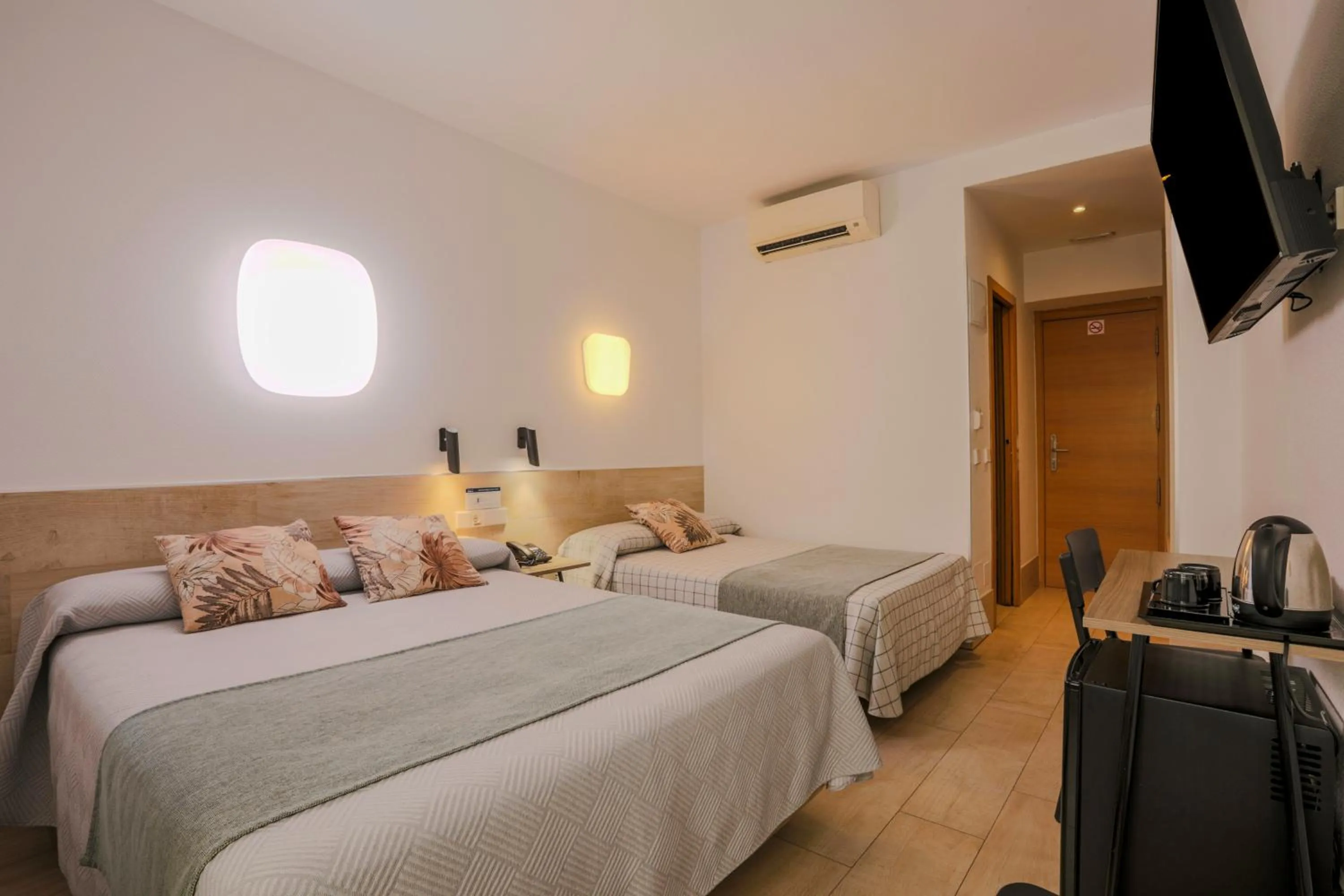 Bed in Hostal Castilla II Puerta del Sol