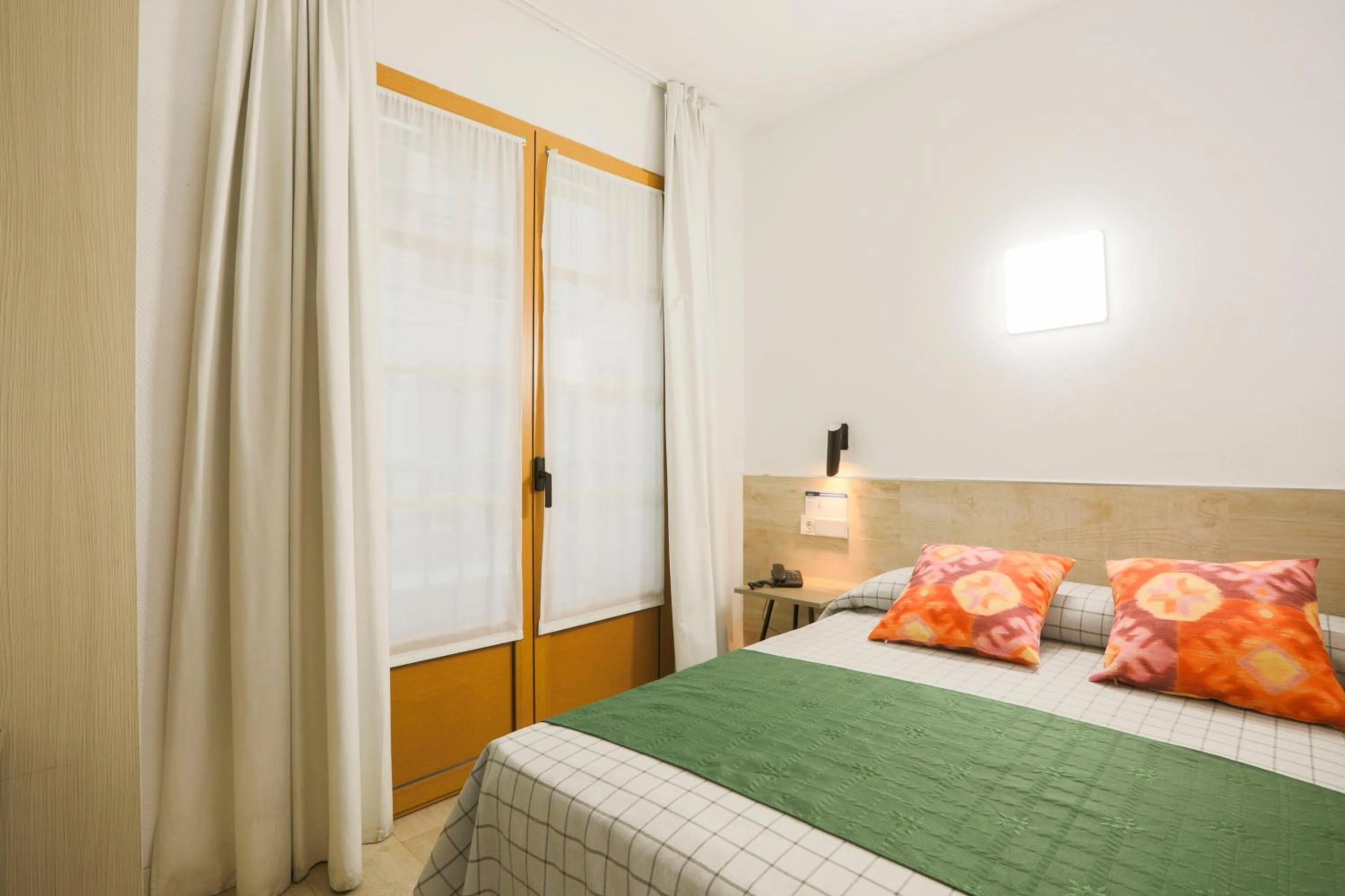 Photo of the whole room, Bed in Hostal Castilla II Puerta del Sol