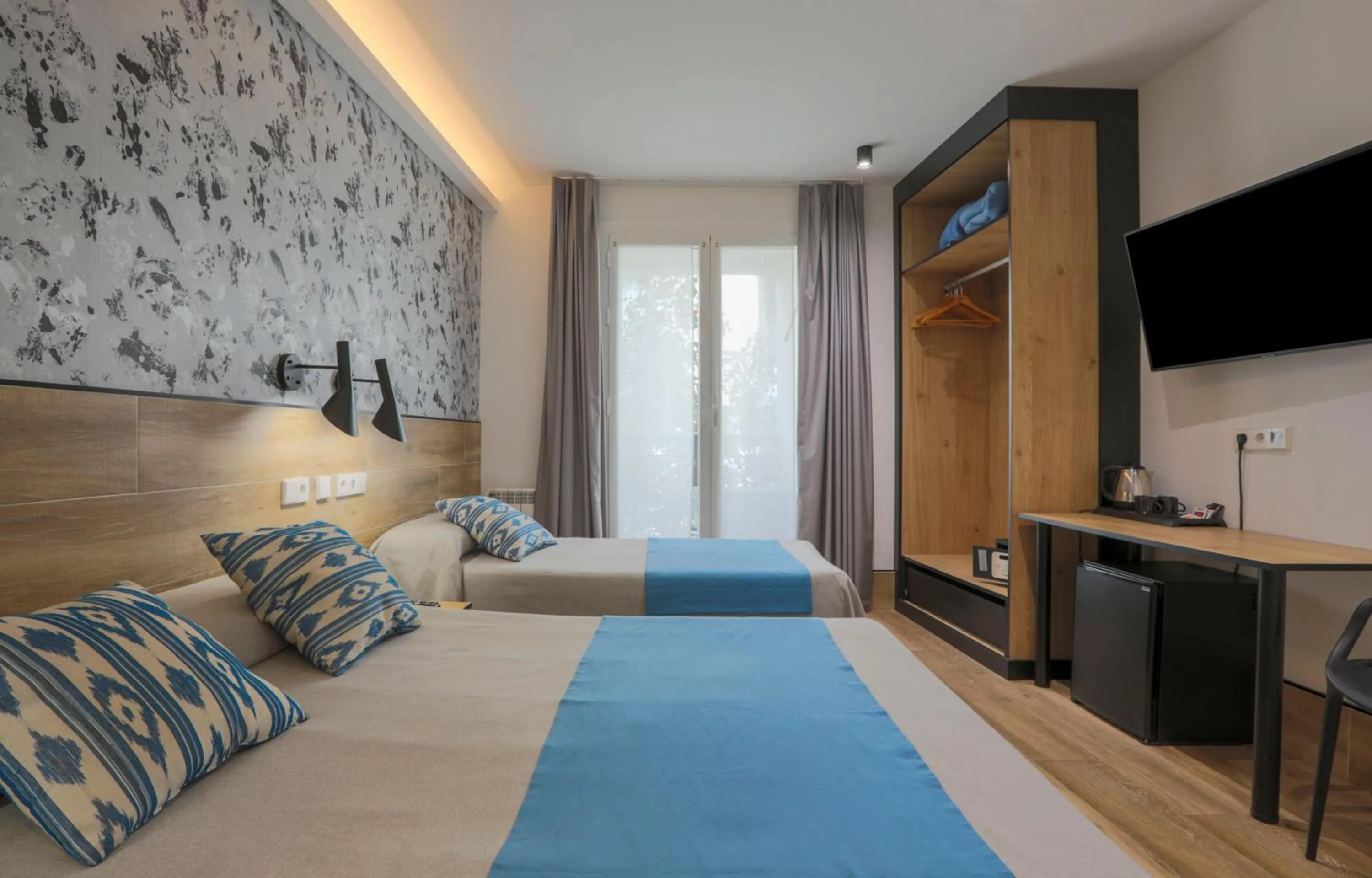 TV and multimedia, Bed in Hostal Castilla II Puerta del Sol