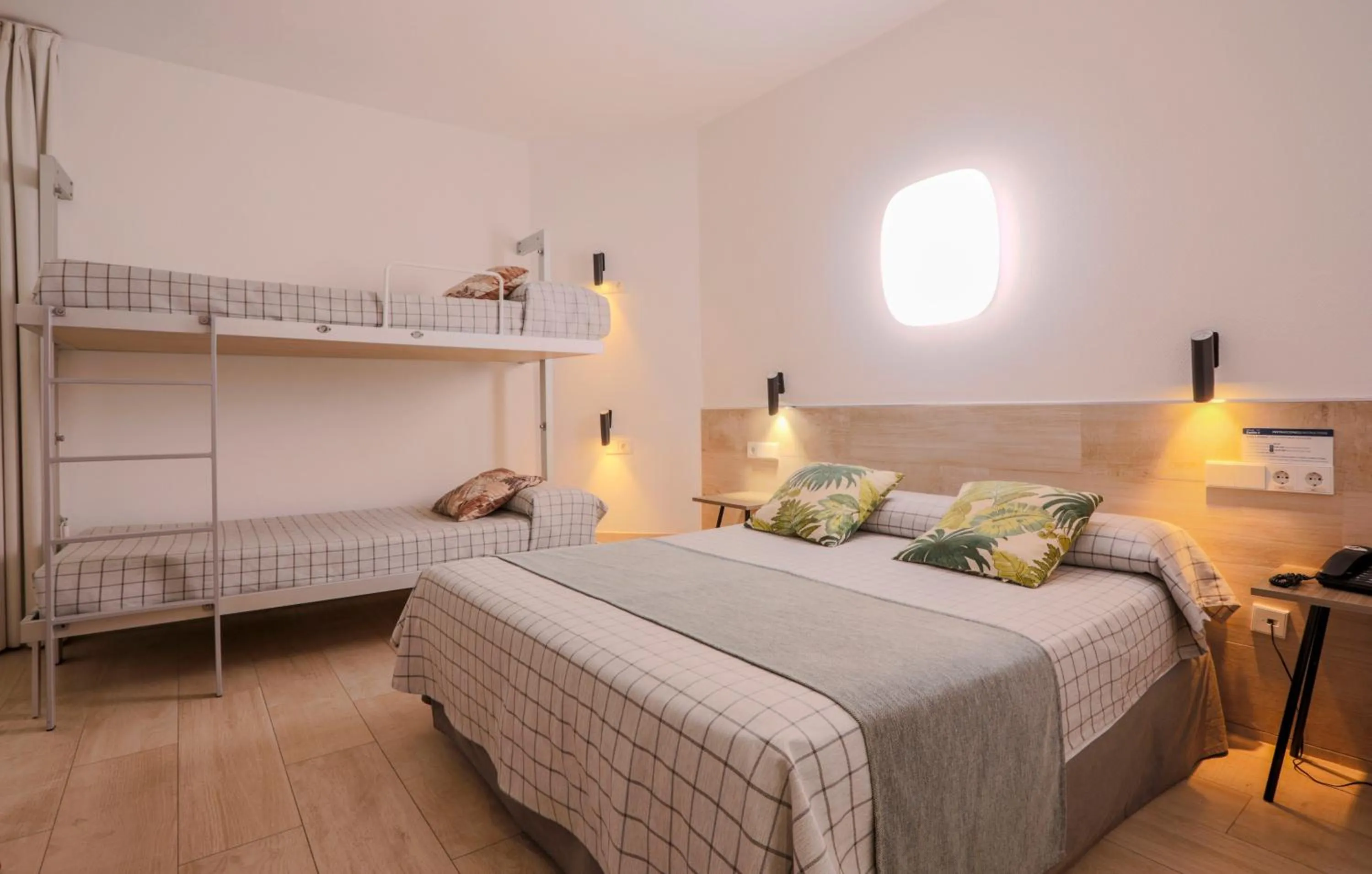 Photo of the whole room, Bed in Hostal Castilla II Puerta del Sol