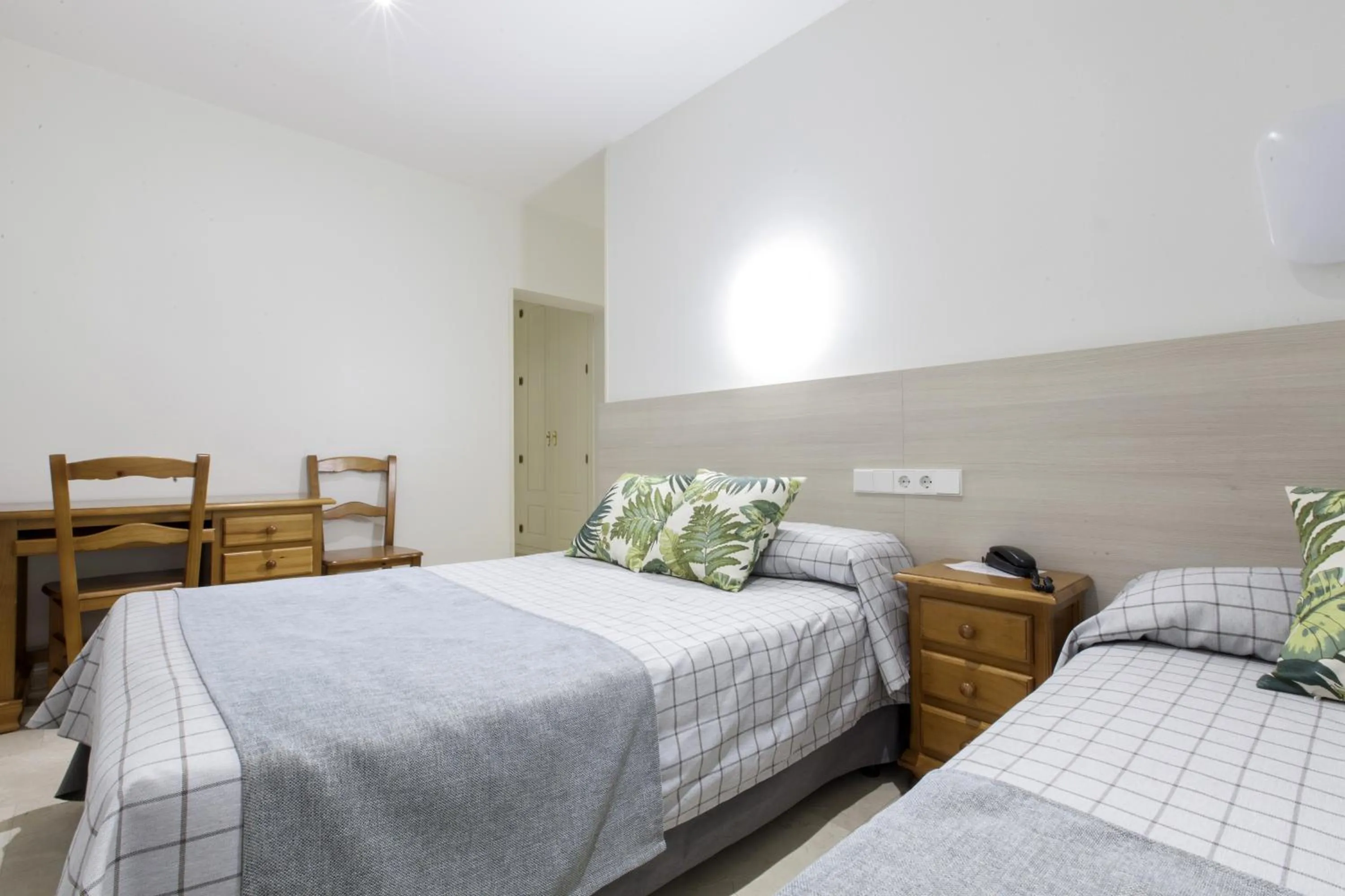 Bedroom, Bed in Hostal Castilla II Puerta del Sol