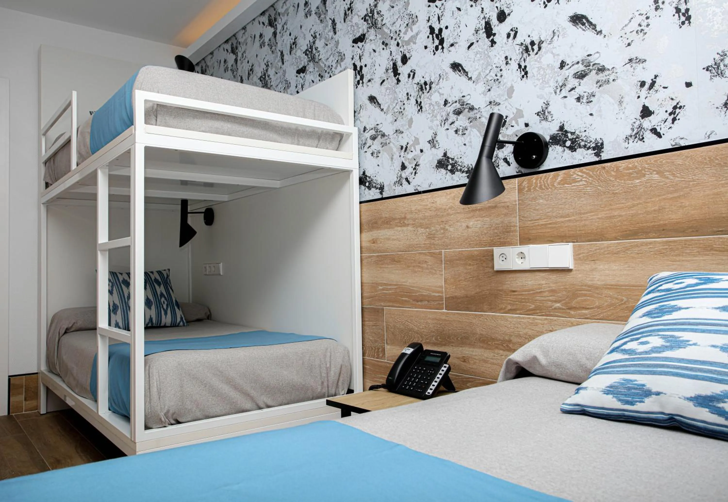 bunk bed, Bed in Hostal Castilla II Puerta del Sol