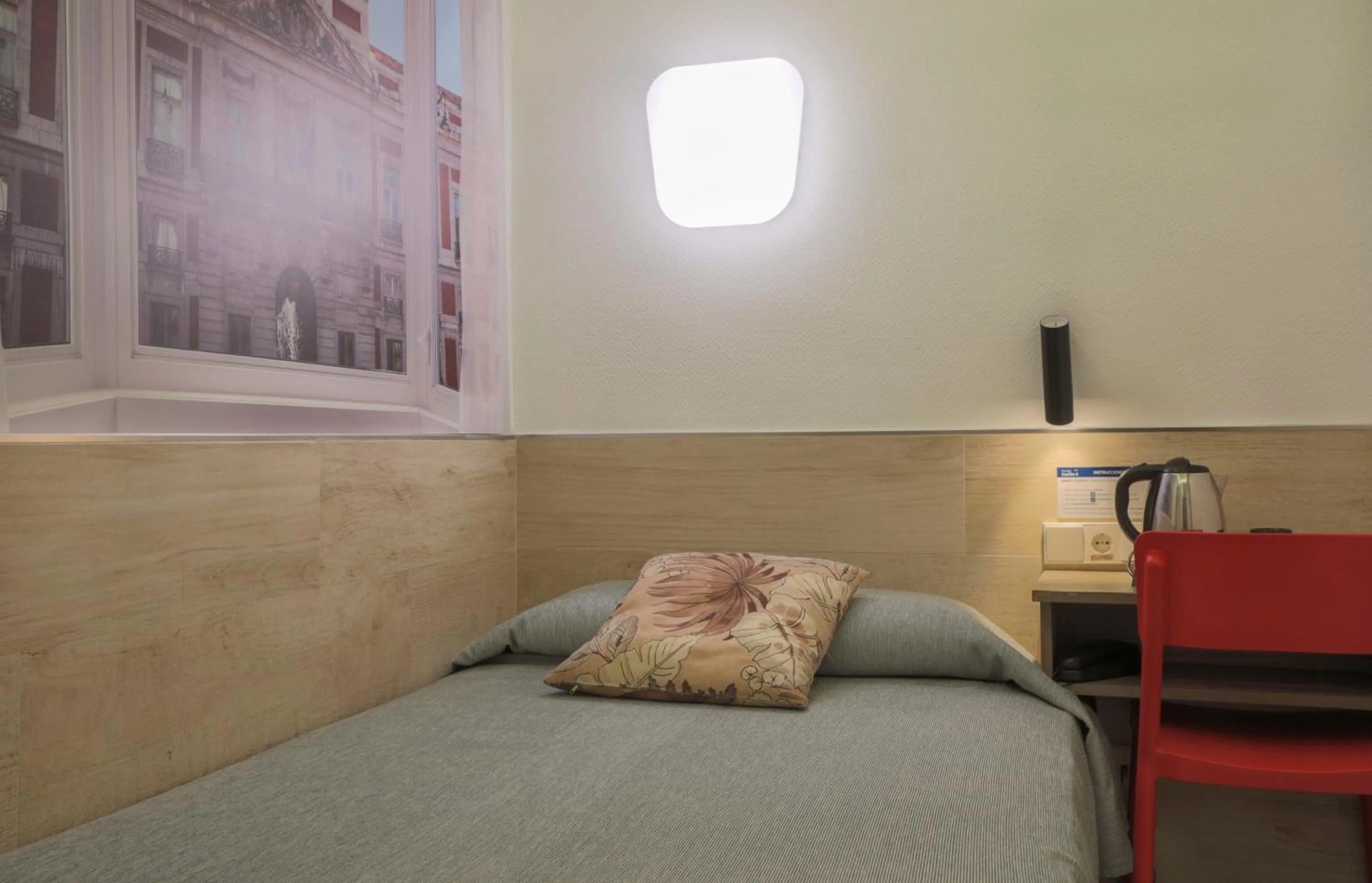 Photo of the whole room, Bed in Hostal Castilla II Puerta del Sol