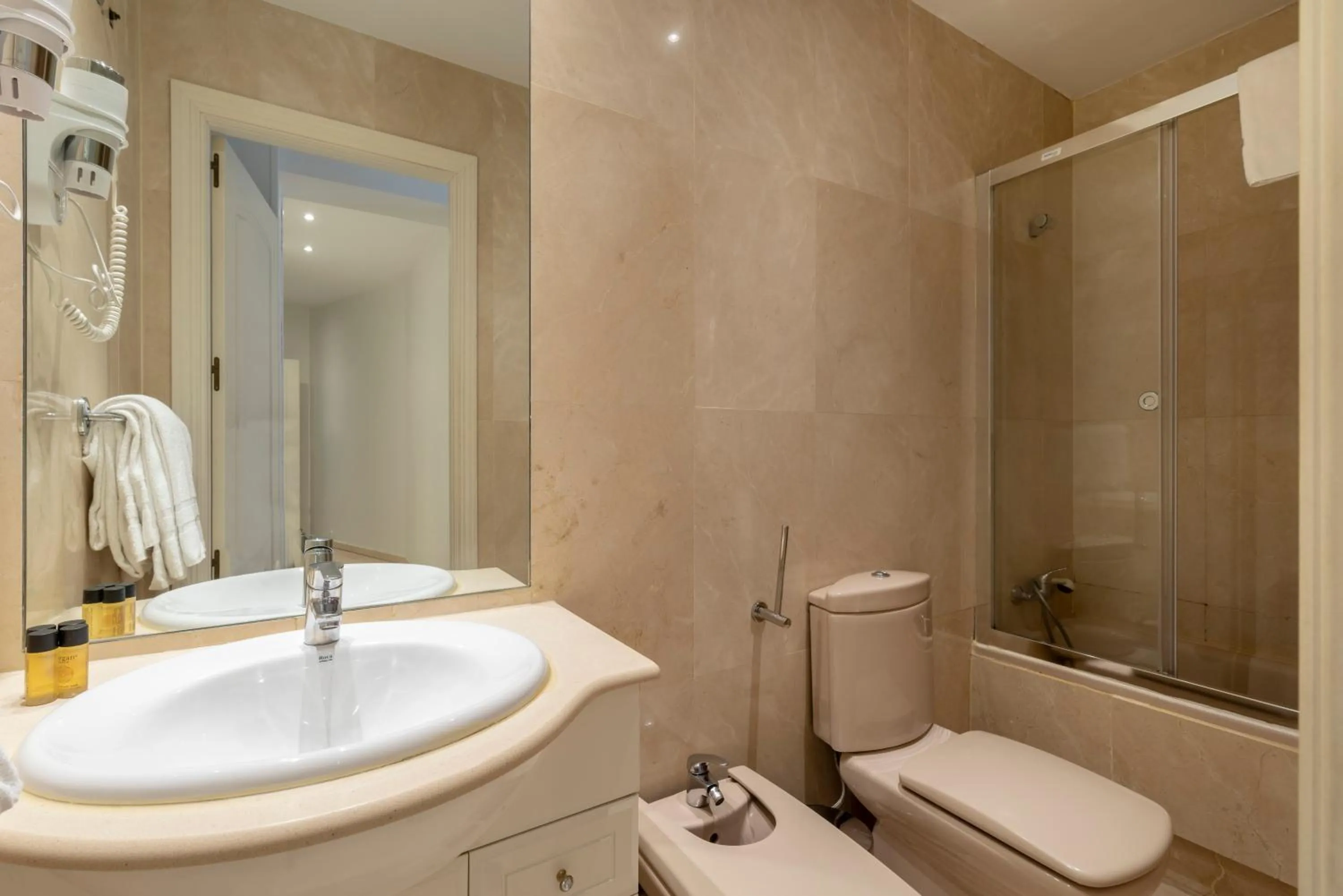 Bathroom in Hostal Castilla II Puerta del Sol