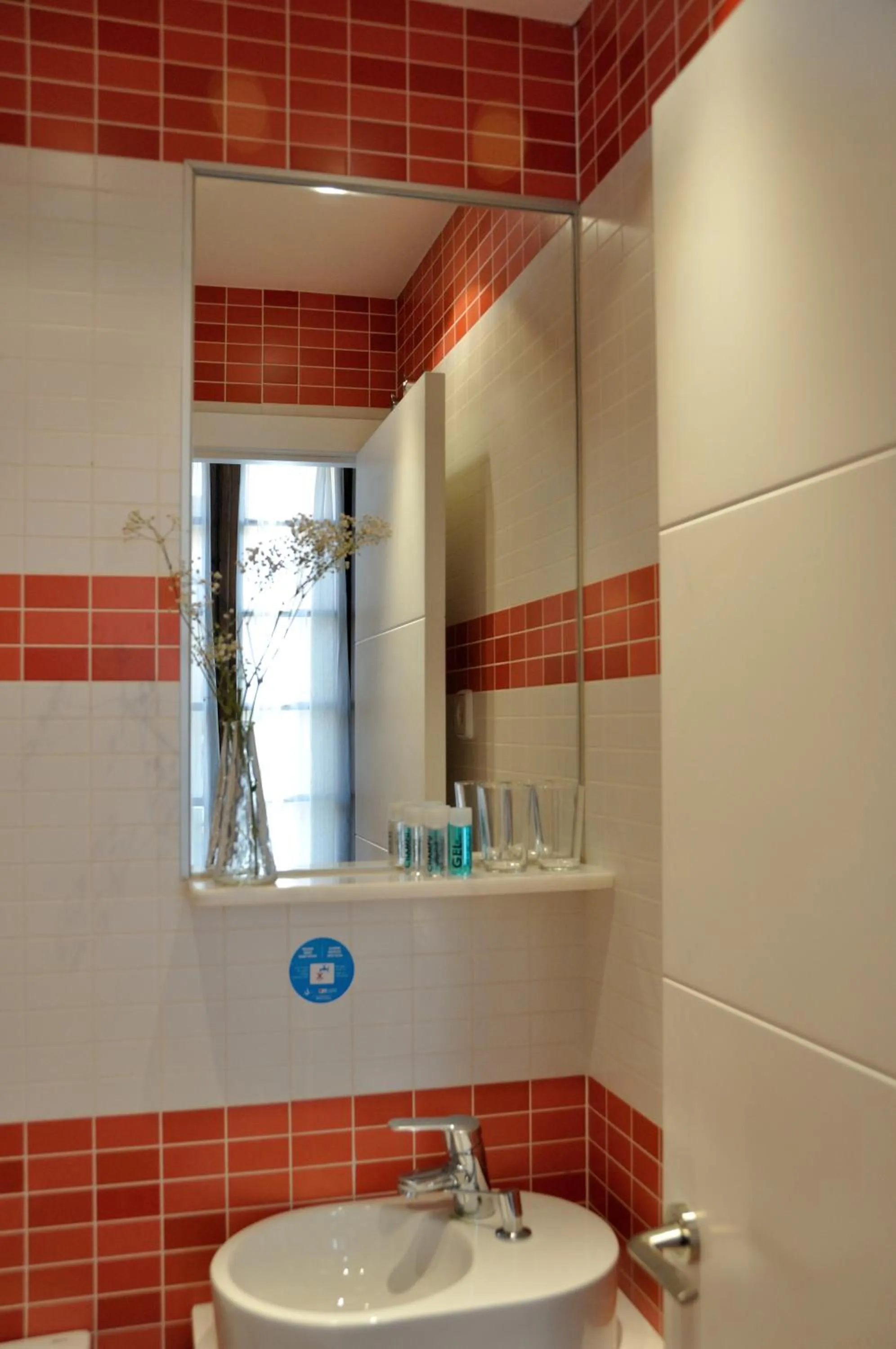 Bathroom in Hostal Castilla II Puerta del Sol