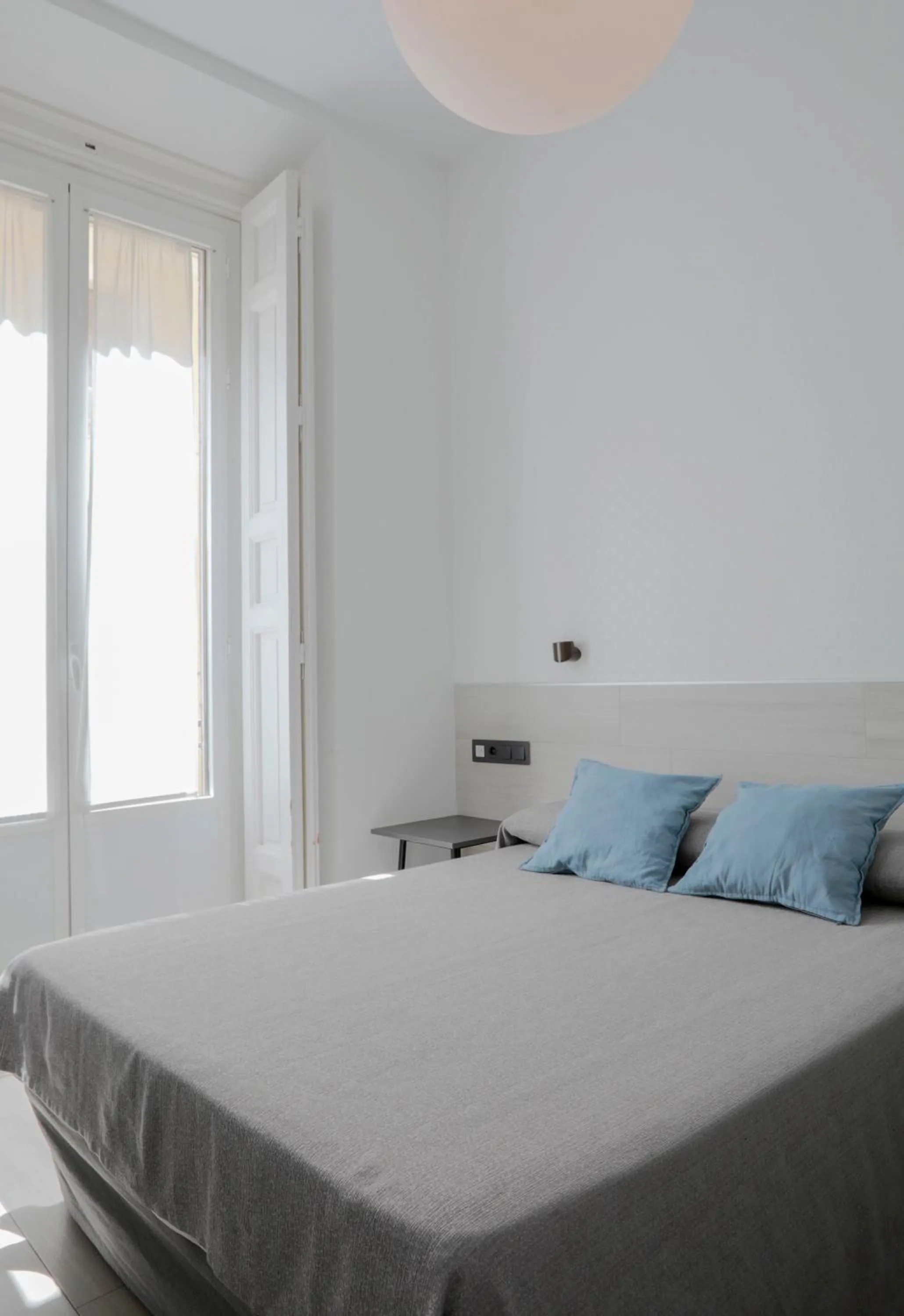 Bed in Hostal Castilla II Puerta del Sol