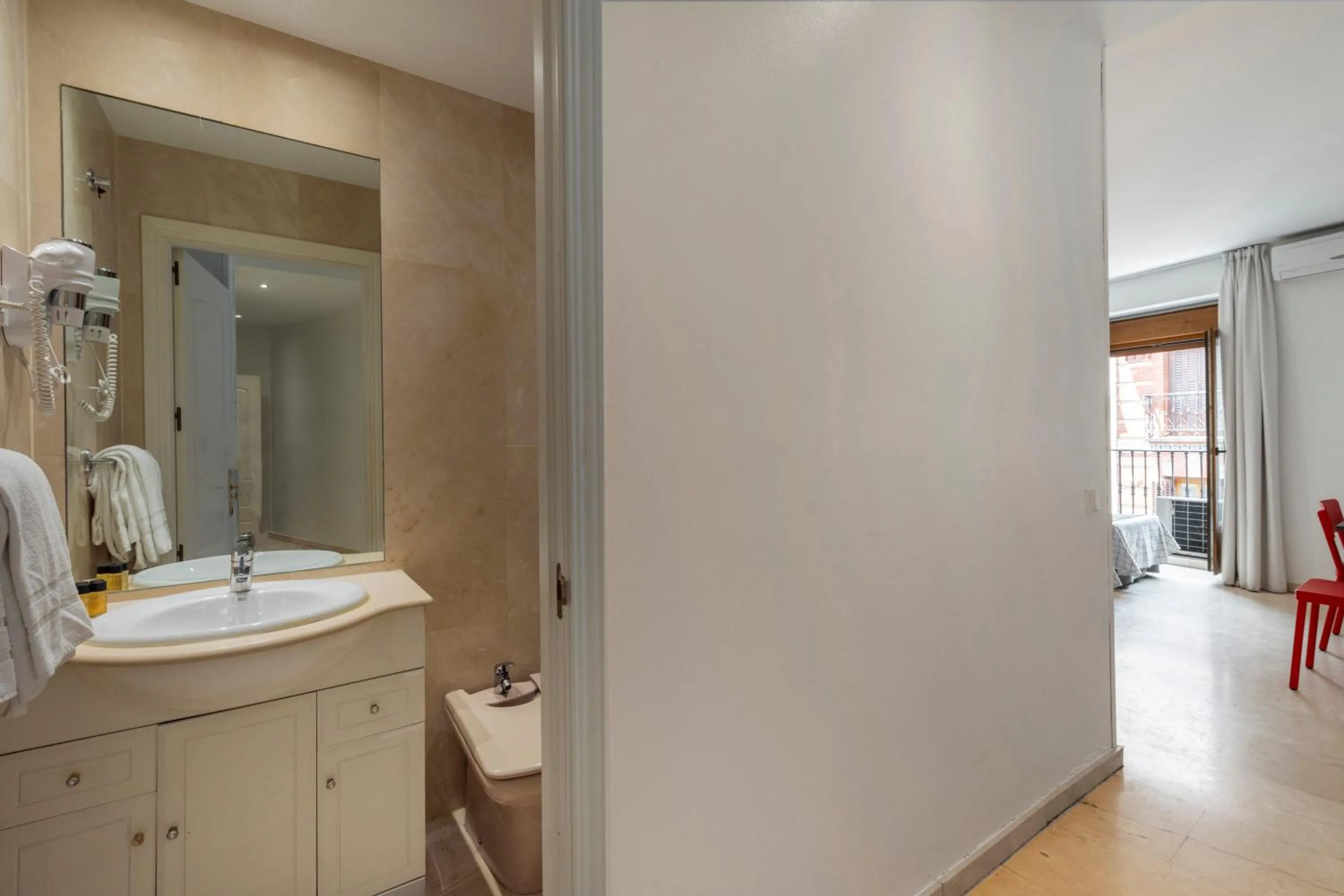 Bathroom in Hostal Castilla II Puerta del Sol