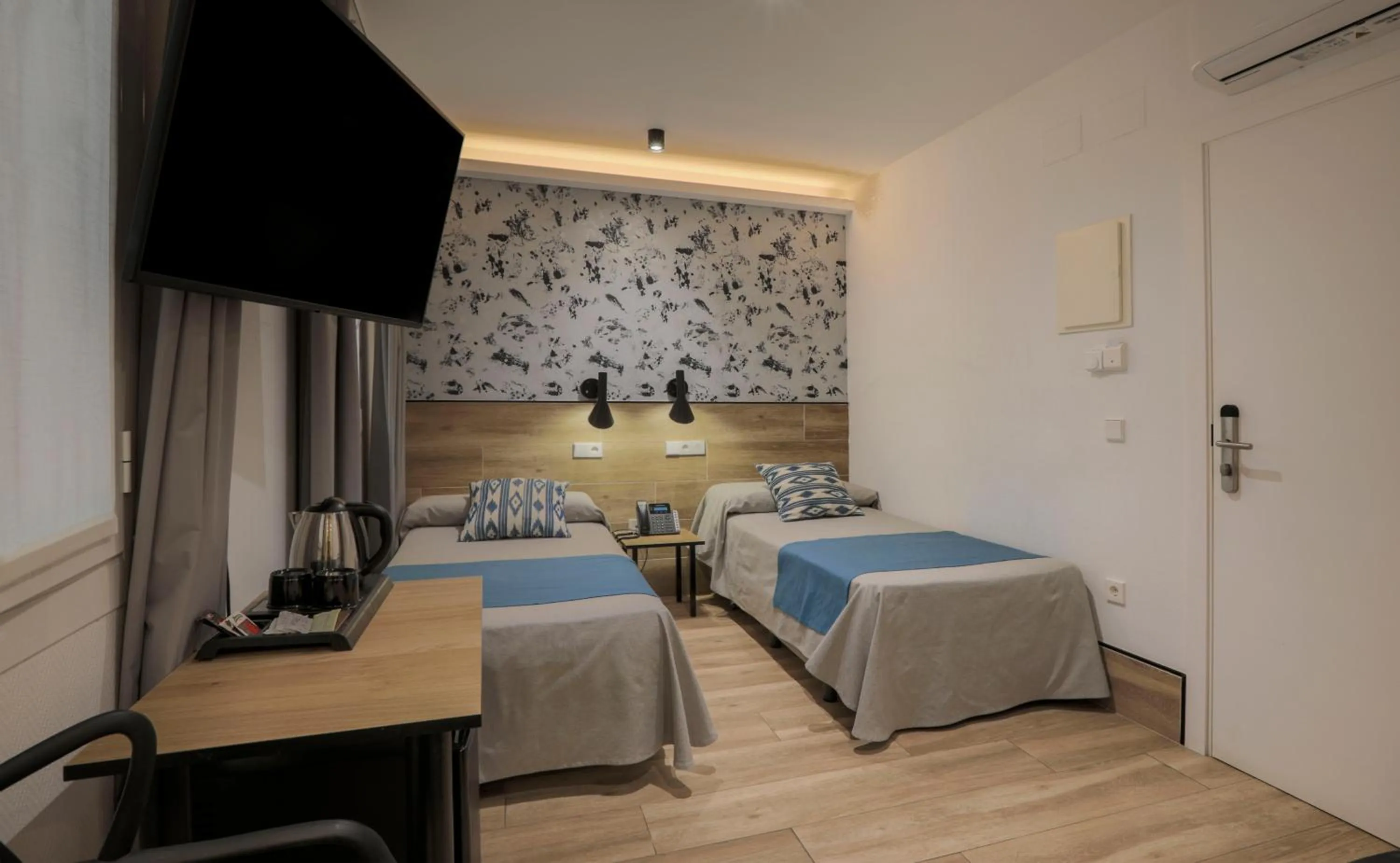 Bed in Hostal Castilla II Puerta del Sol