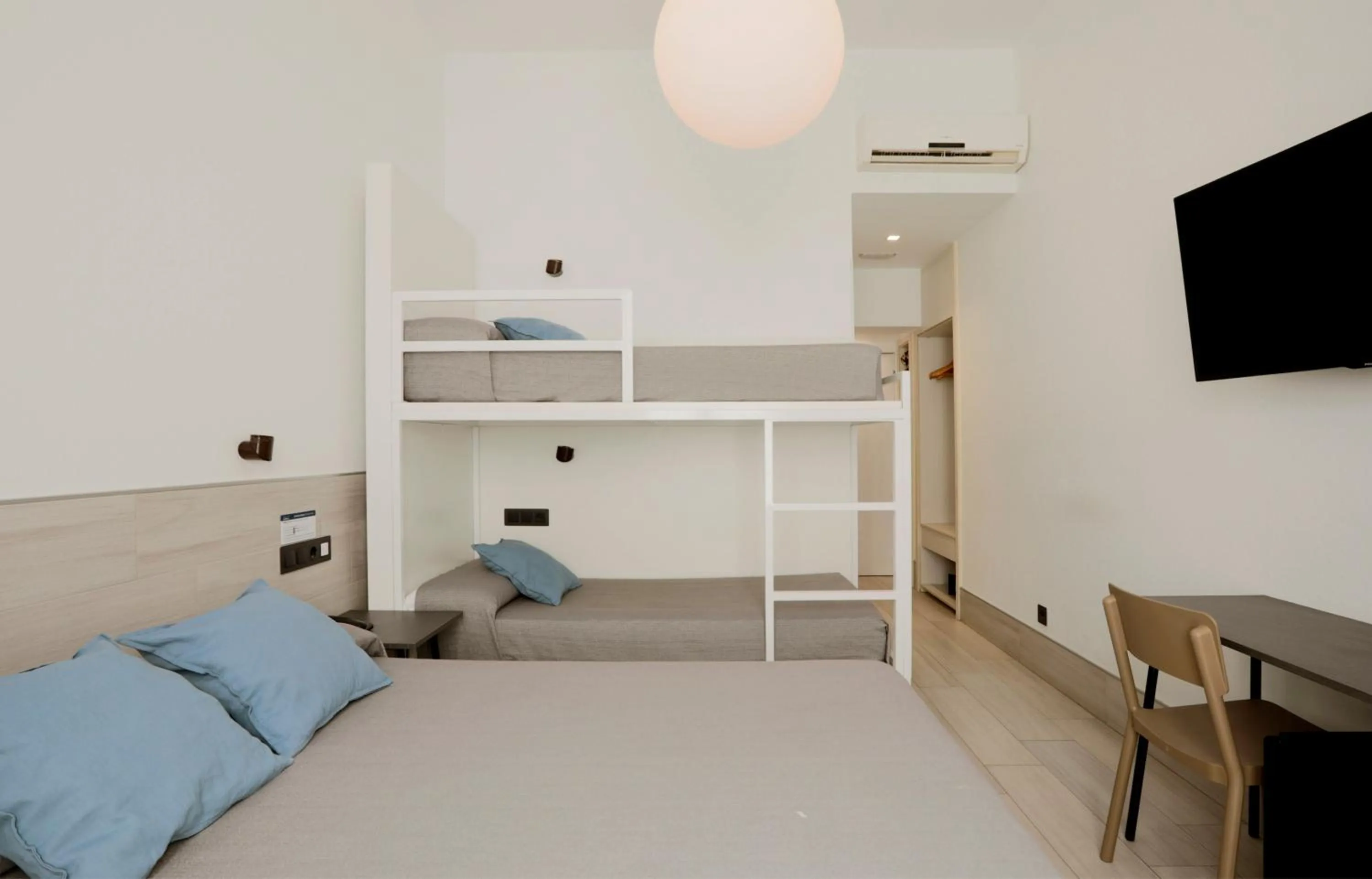 Photo of the whole room, Bed in Hostal Castilla II Puerta del Sol