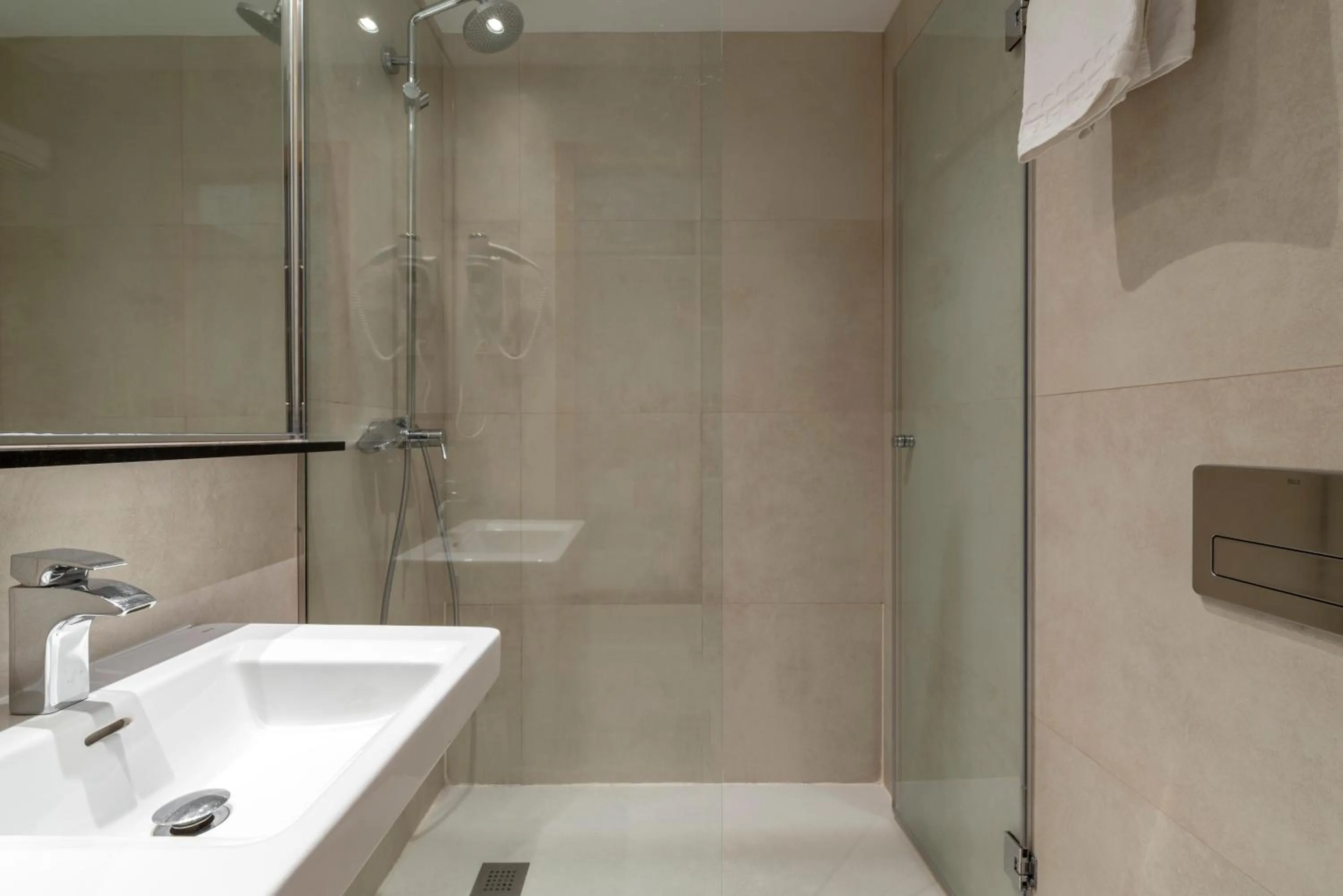 Bathroom in Hostal Castilla II Puerta del Sol