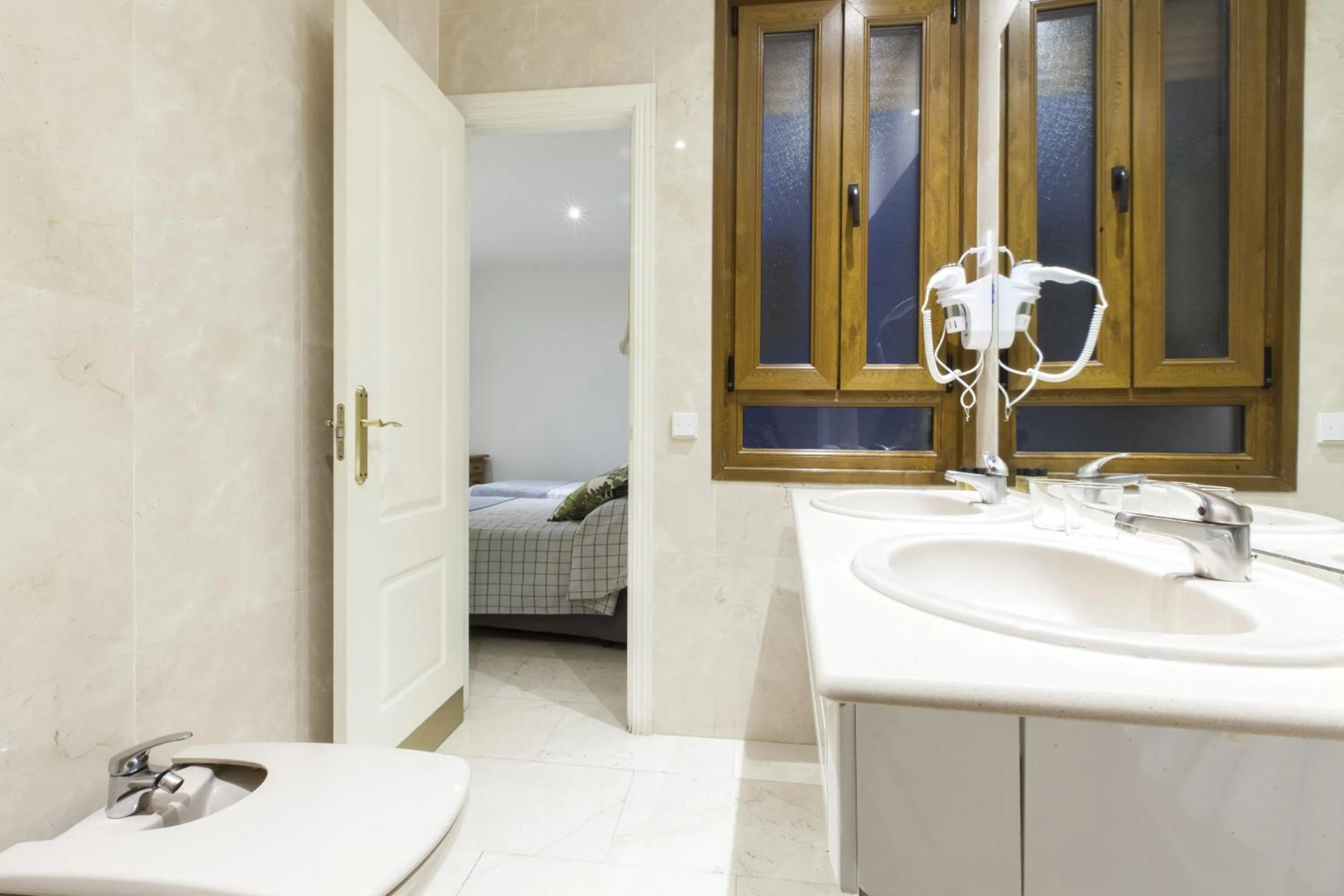 Bathroom in Hostal Castilla II Puerta del Sol