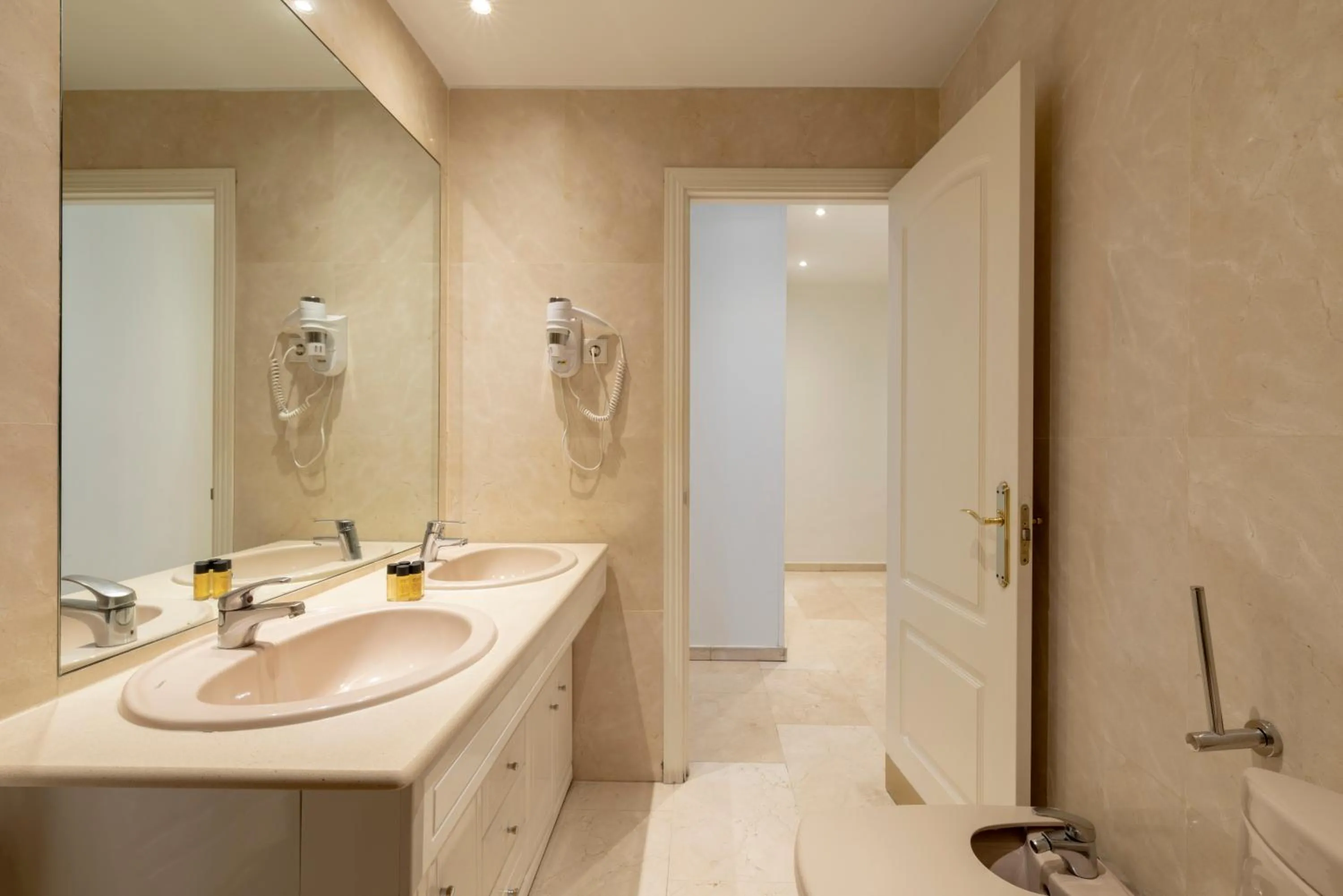 Bathroom in Hostal Castilla II Puerta del Sol