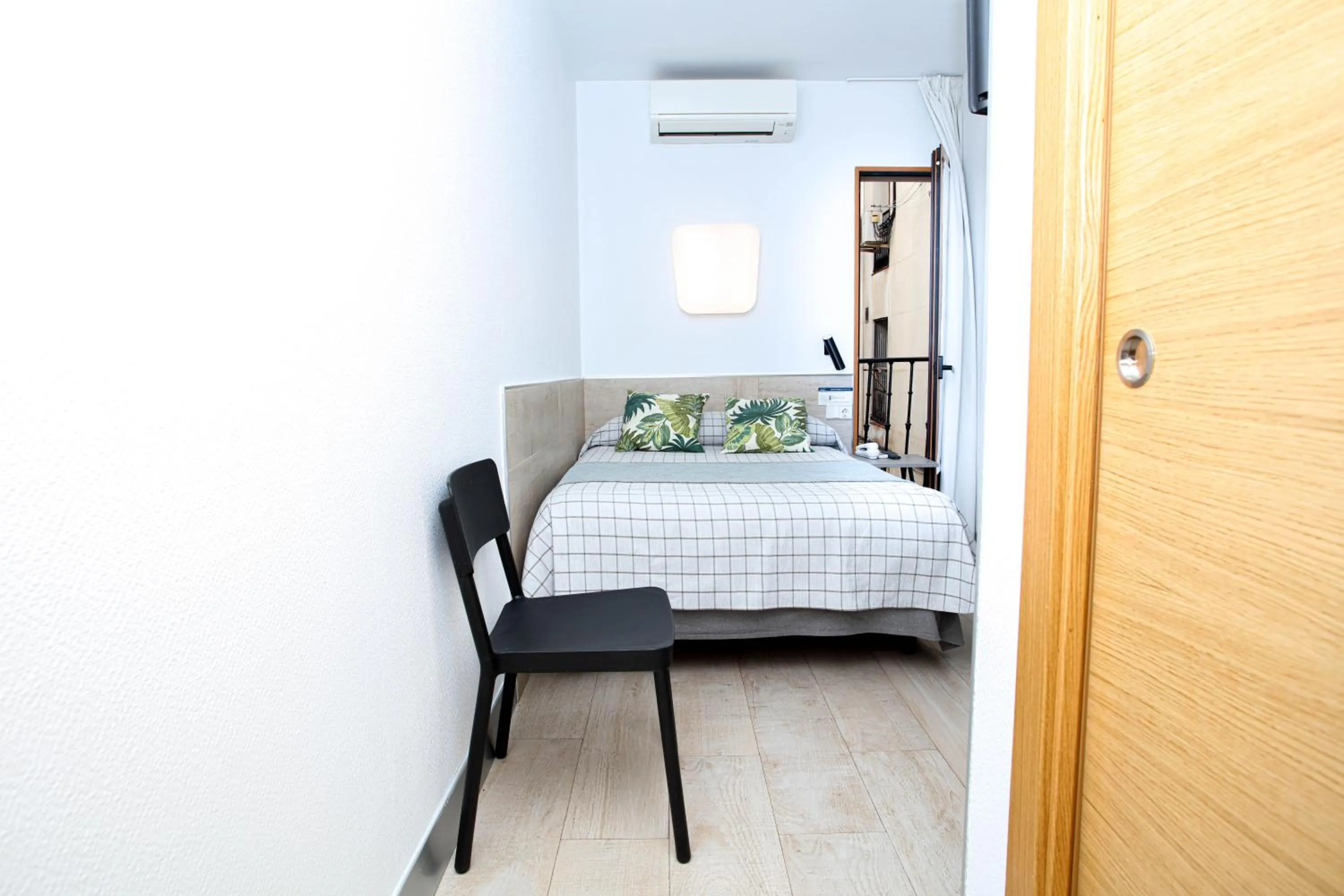 Bed in Hostal Castilla II Puerta del Sol