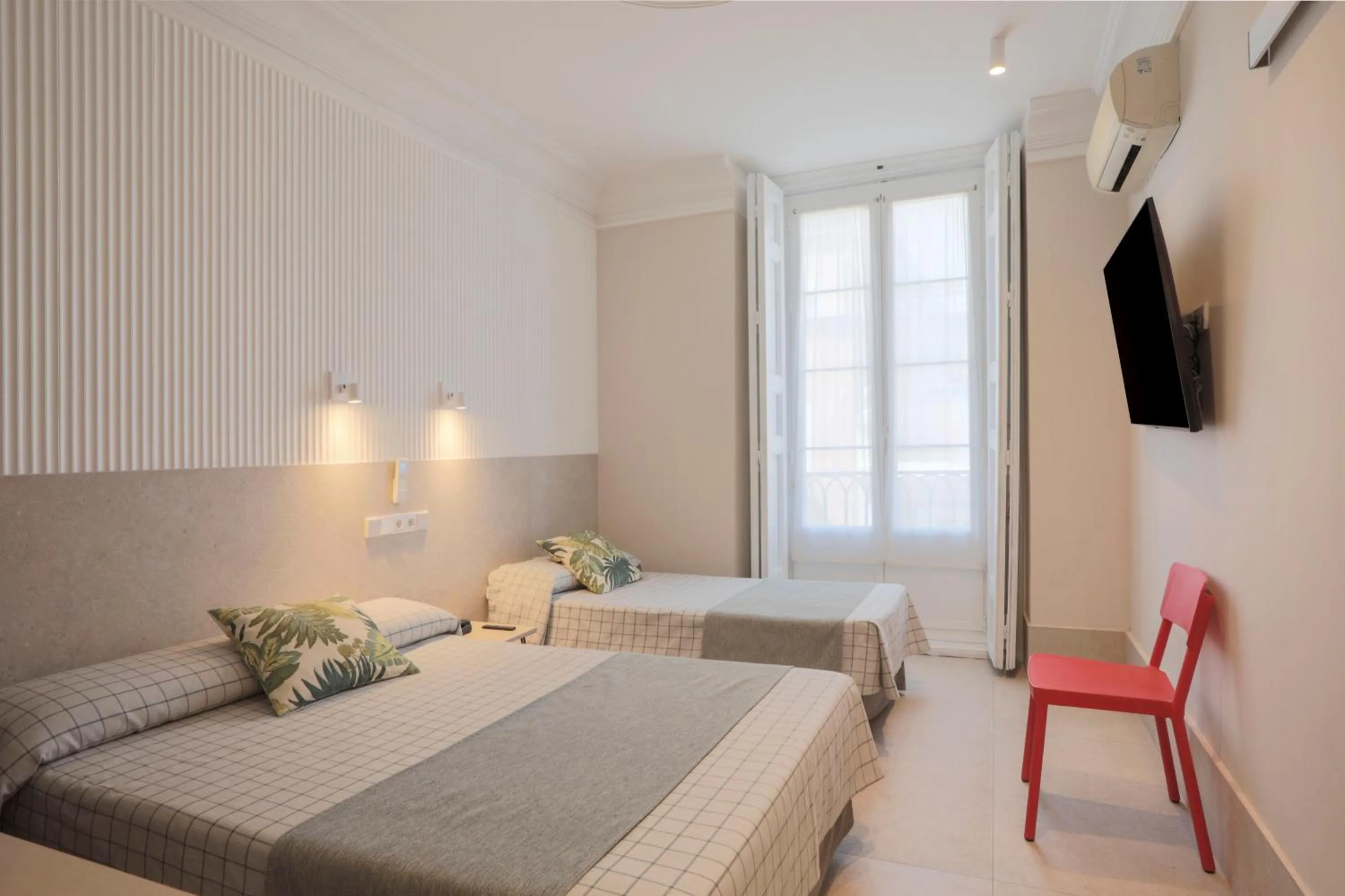 TV and multimedia, Bed in Hostal Castilla II Puerta del Sol