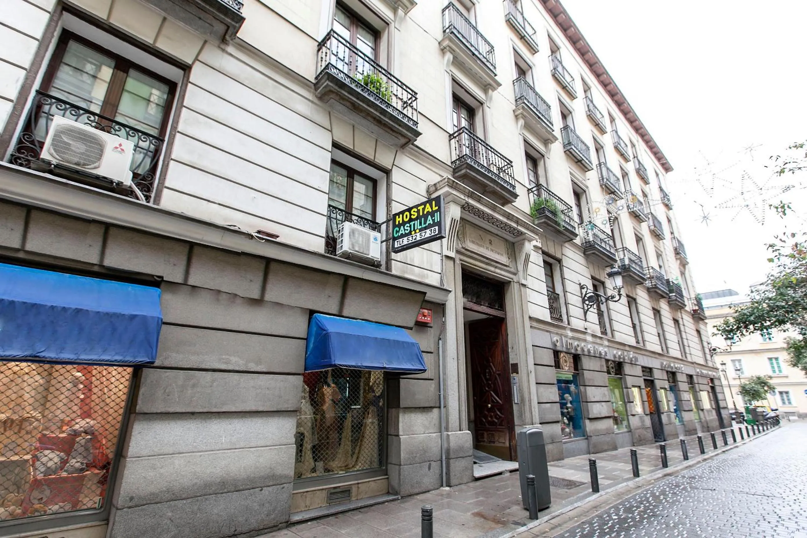 Property building in Hostal Castilla II Puerta del Sol