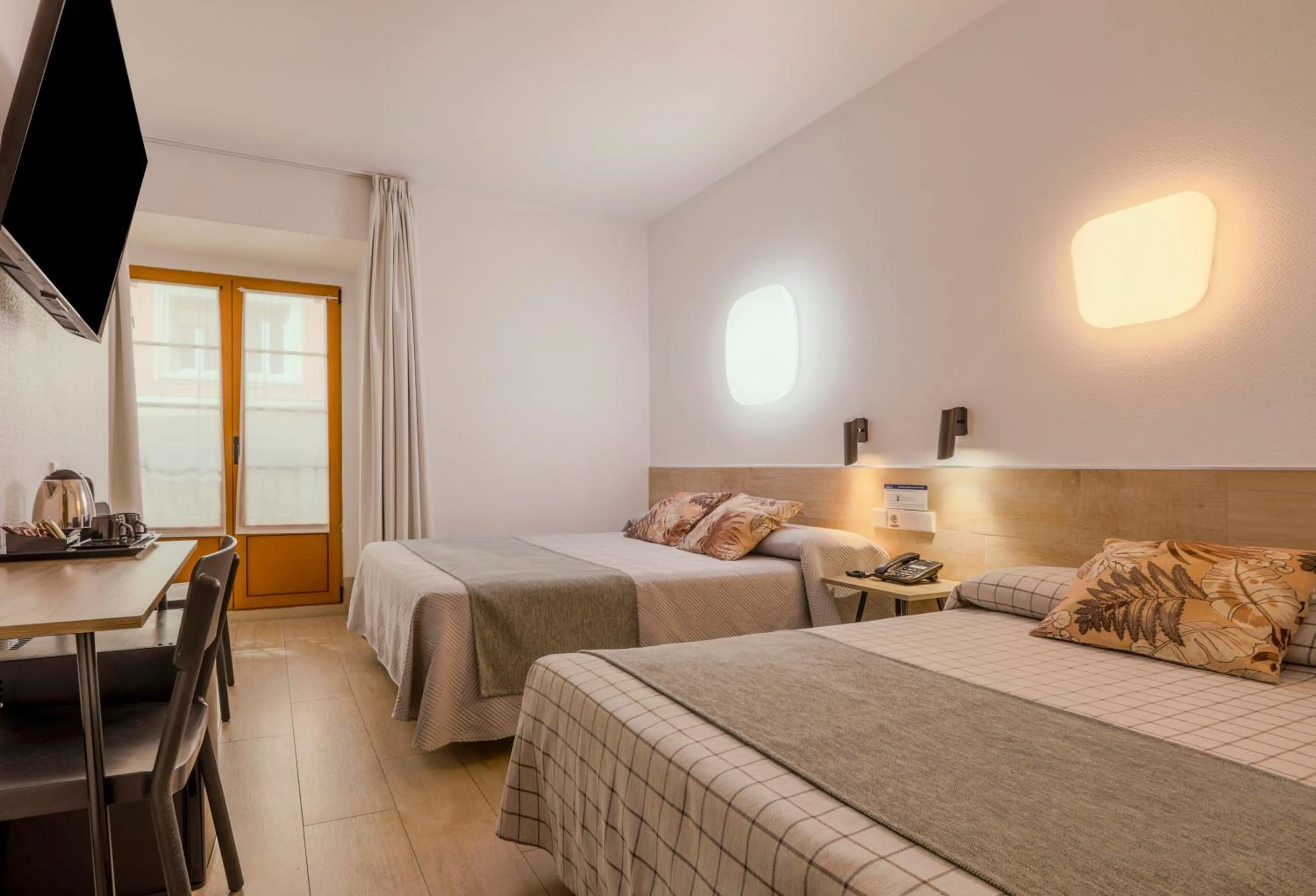 Bed in Hostal Castilla II Puerta del Sol