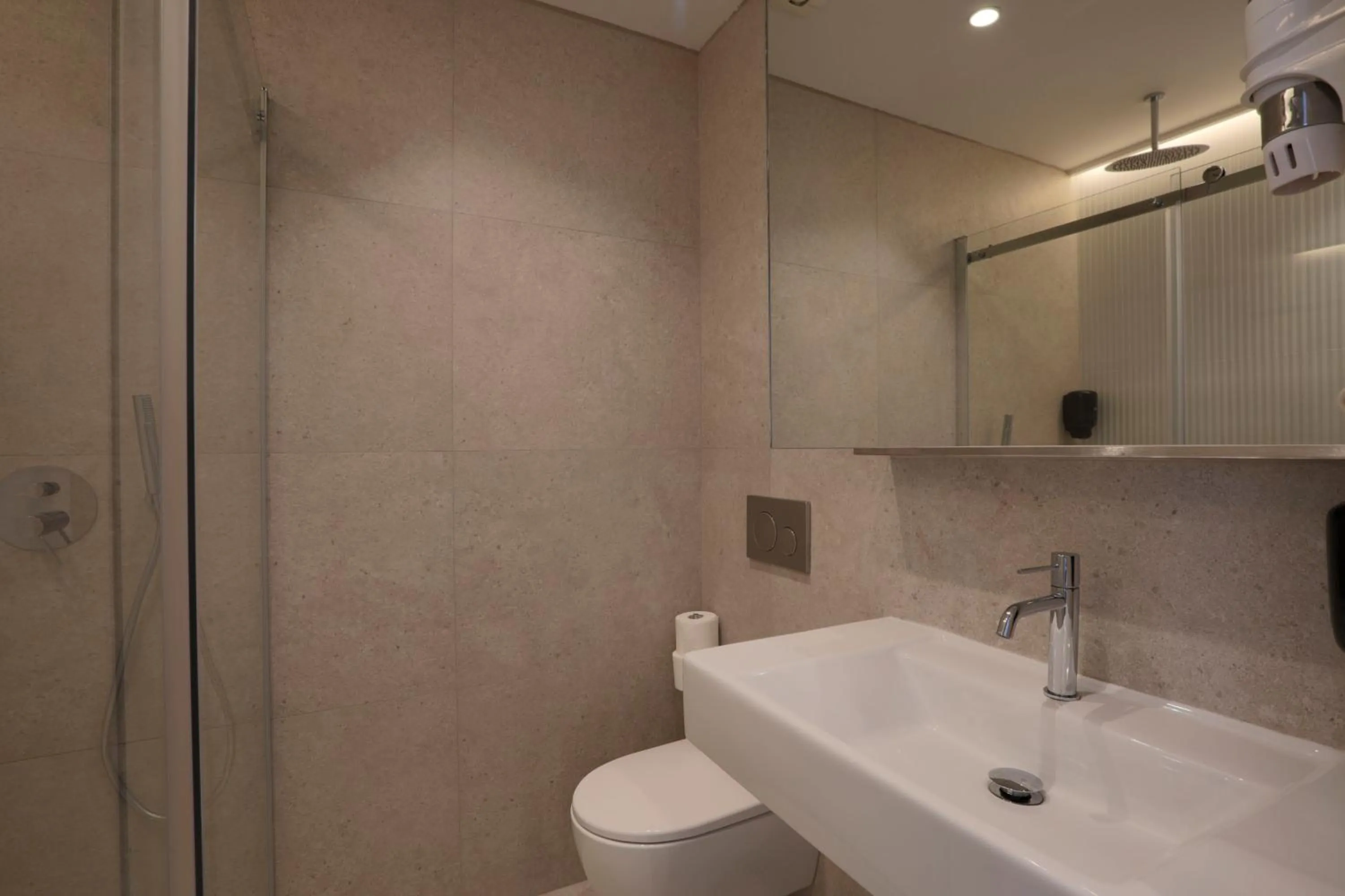 Bathroom in Hostal Castilla II Puerta del Sol