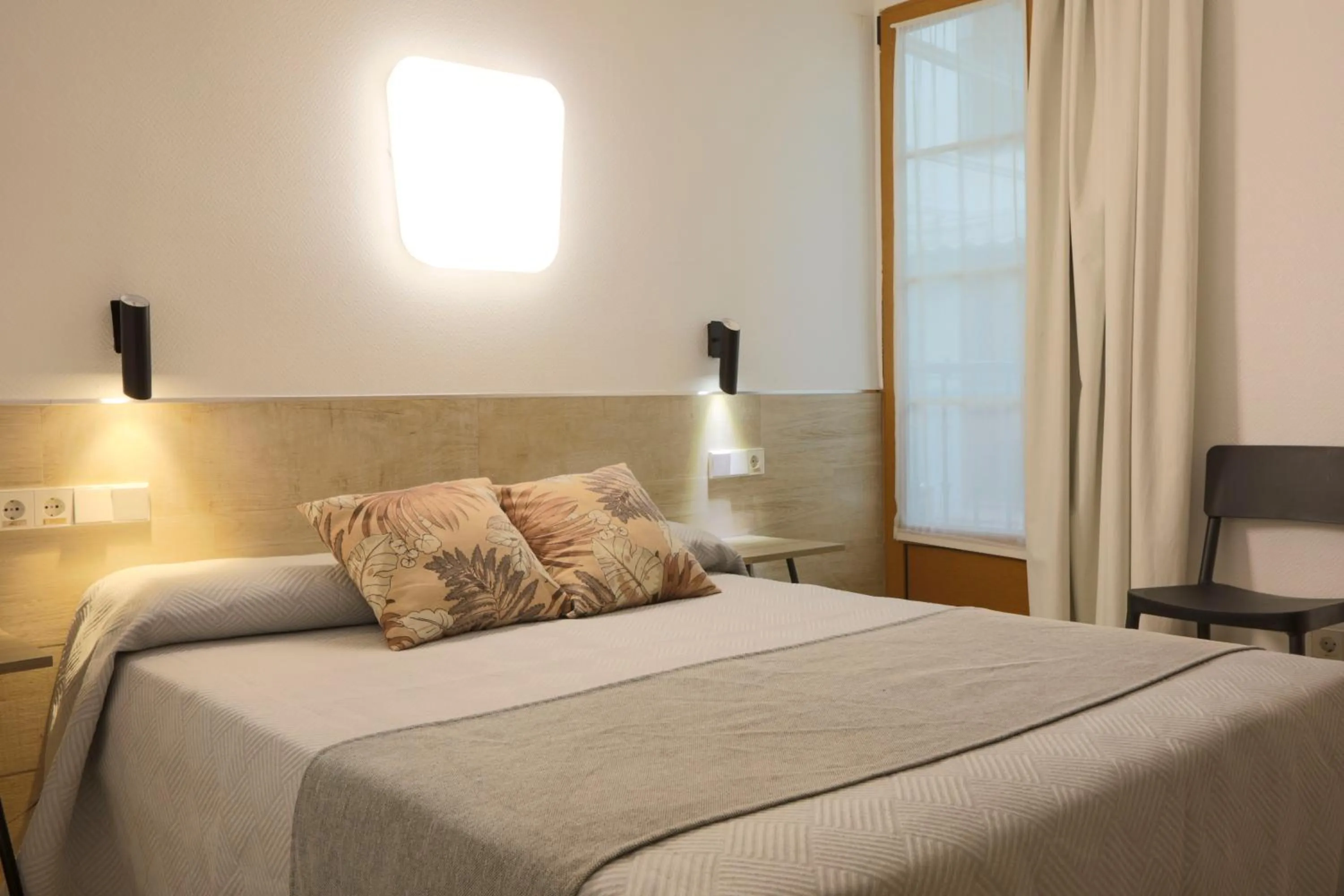 Photo of the whole room, Bed in Hostal Castilla II Puerta del Sol