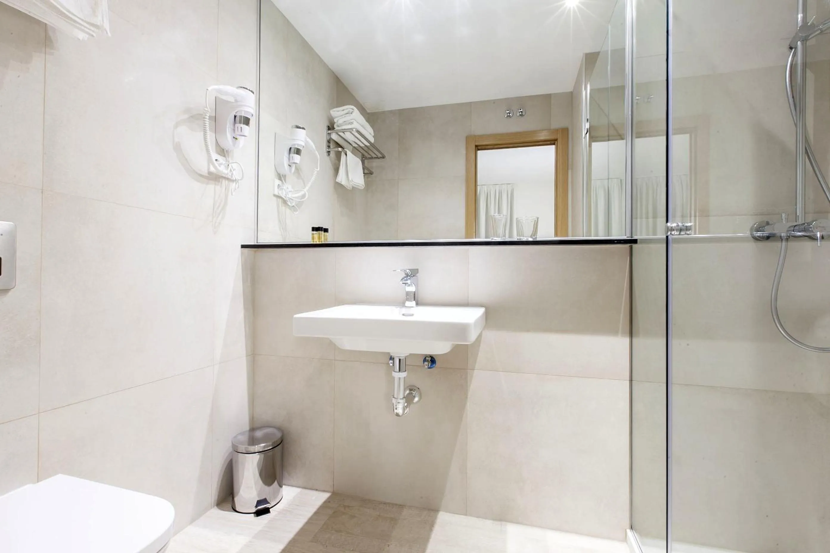 Bathroom in Hostal Castilla II Puerta del Sol