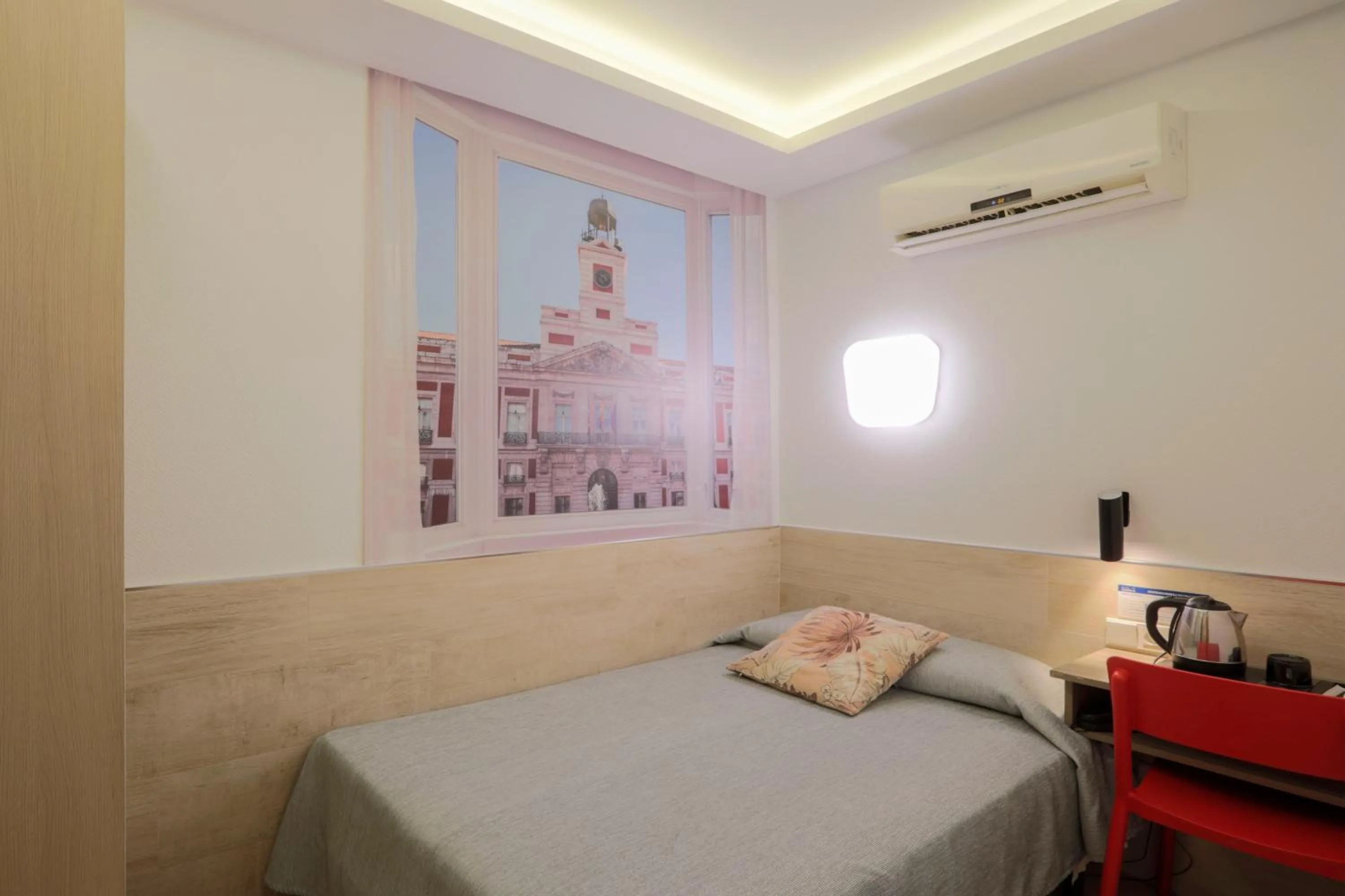 Bed in Hostal Castilla II Puerta del Sol