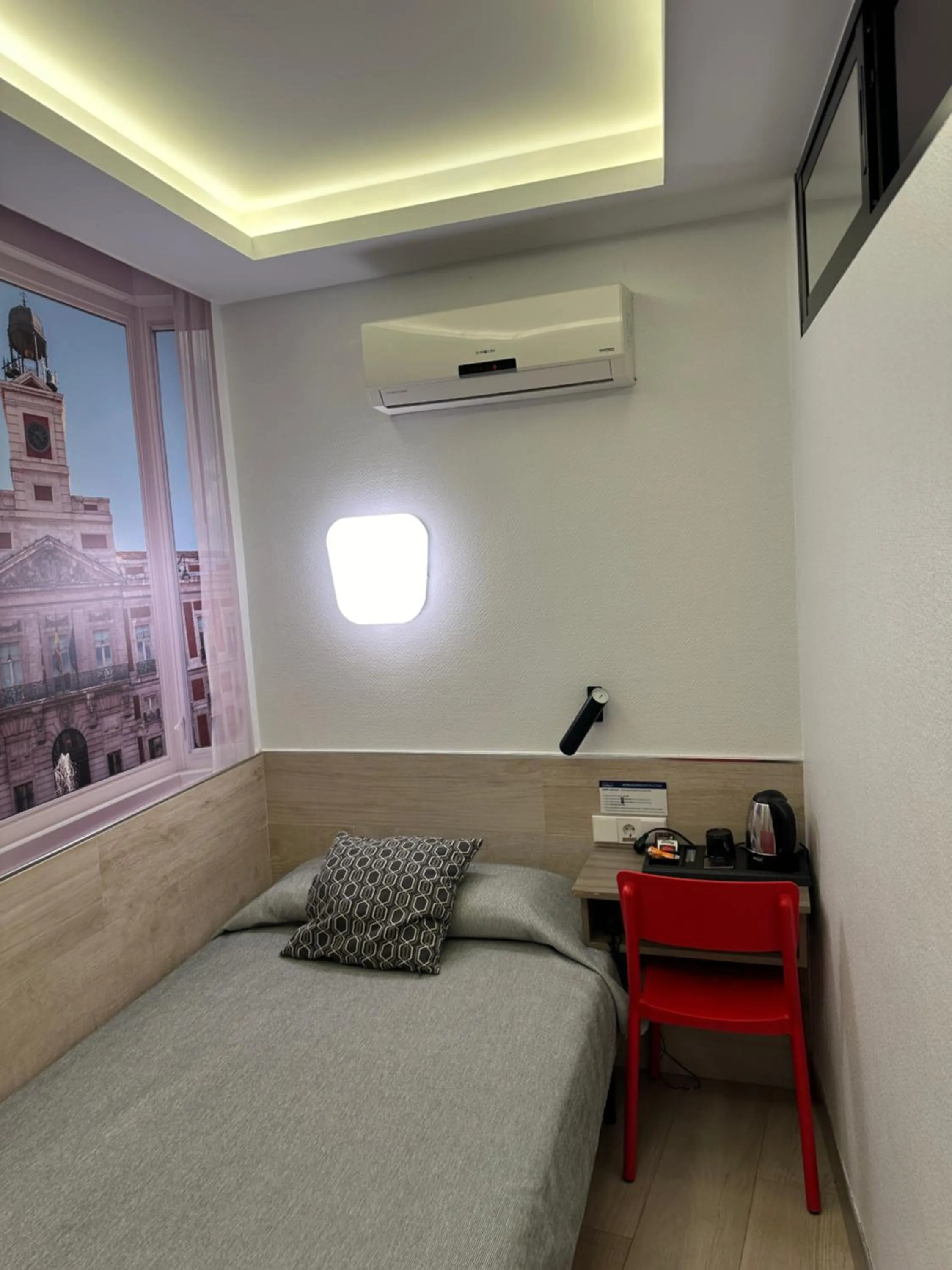 Photo of the whole room, Bed in Hostal Castilla II Puerta del Sol