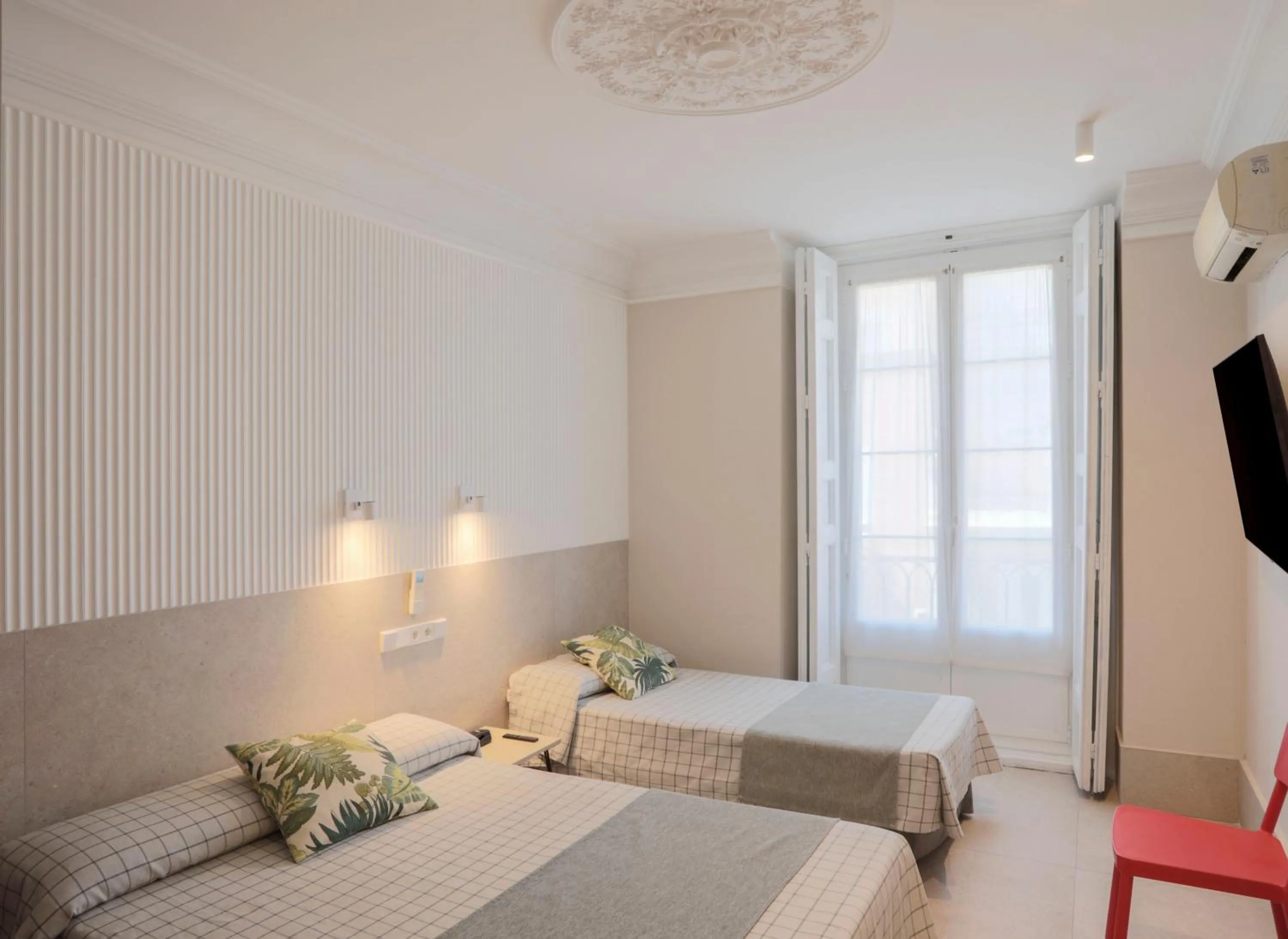 Bed in Hostal Castilla II Puerta del Sol