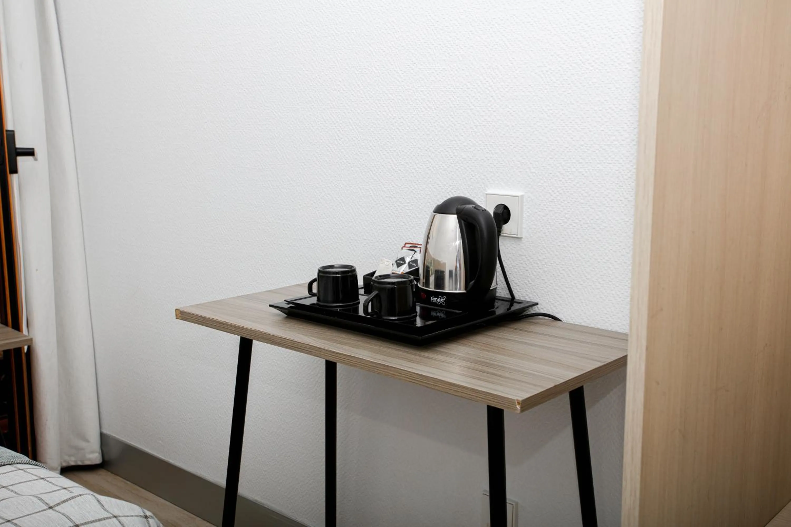Coffee/tea facilities in Hostal Castilla II Puerta del Sol