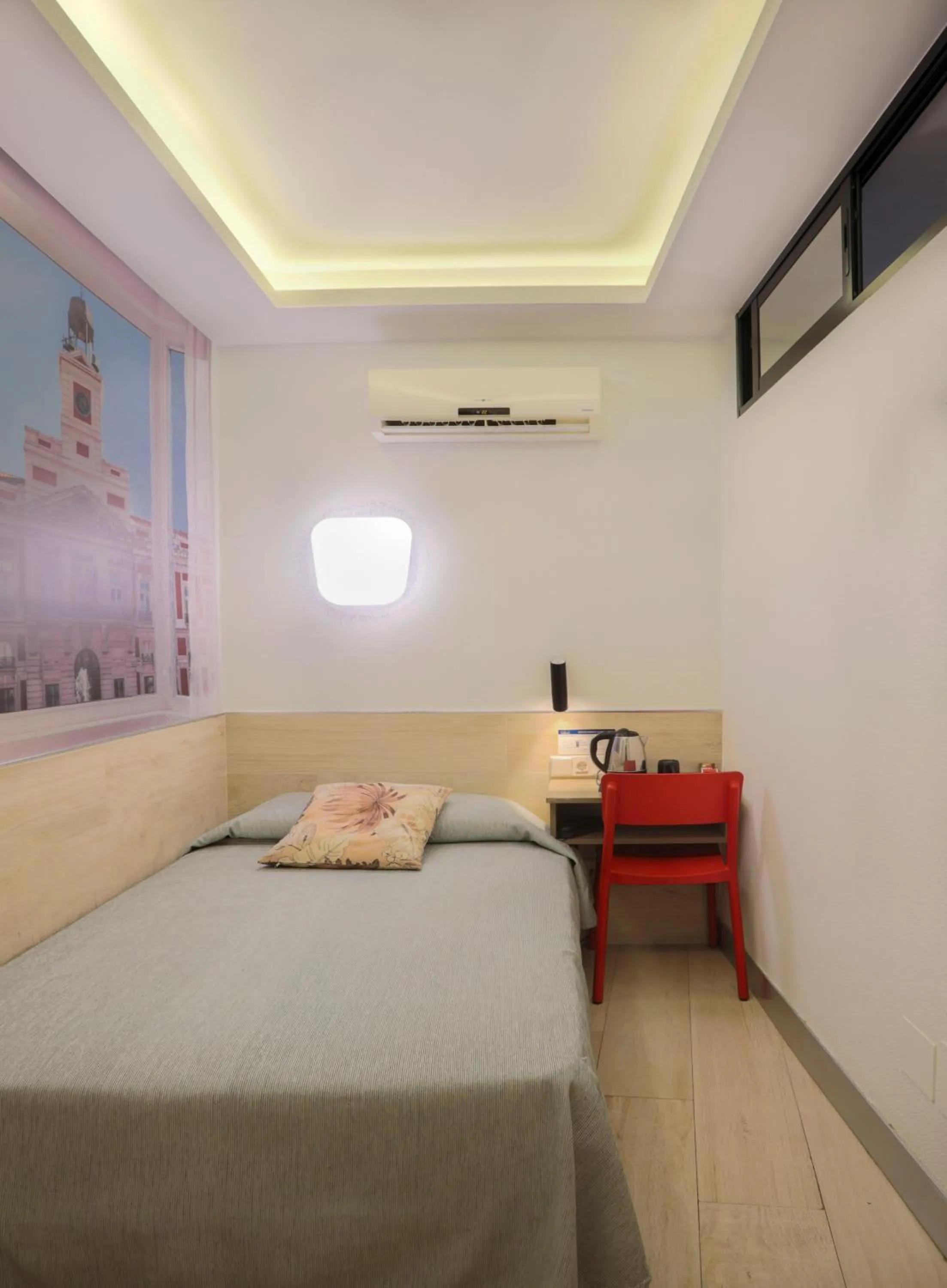 Photo of the whole room, Bed in Hostal Castilla II Puerta del Sol