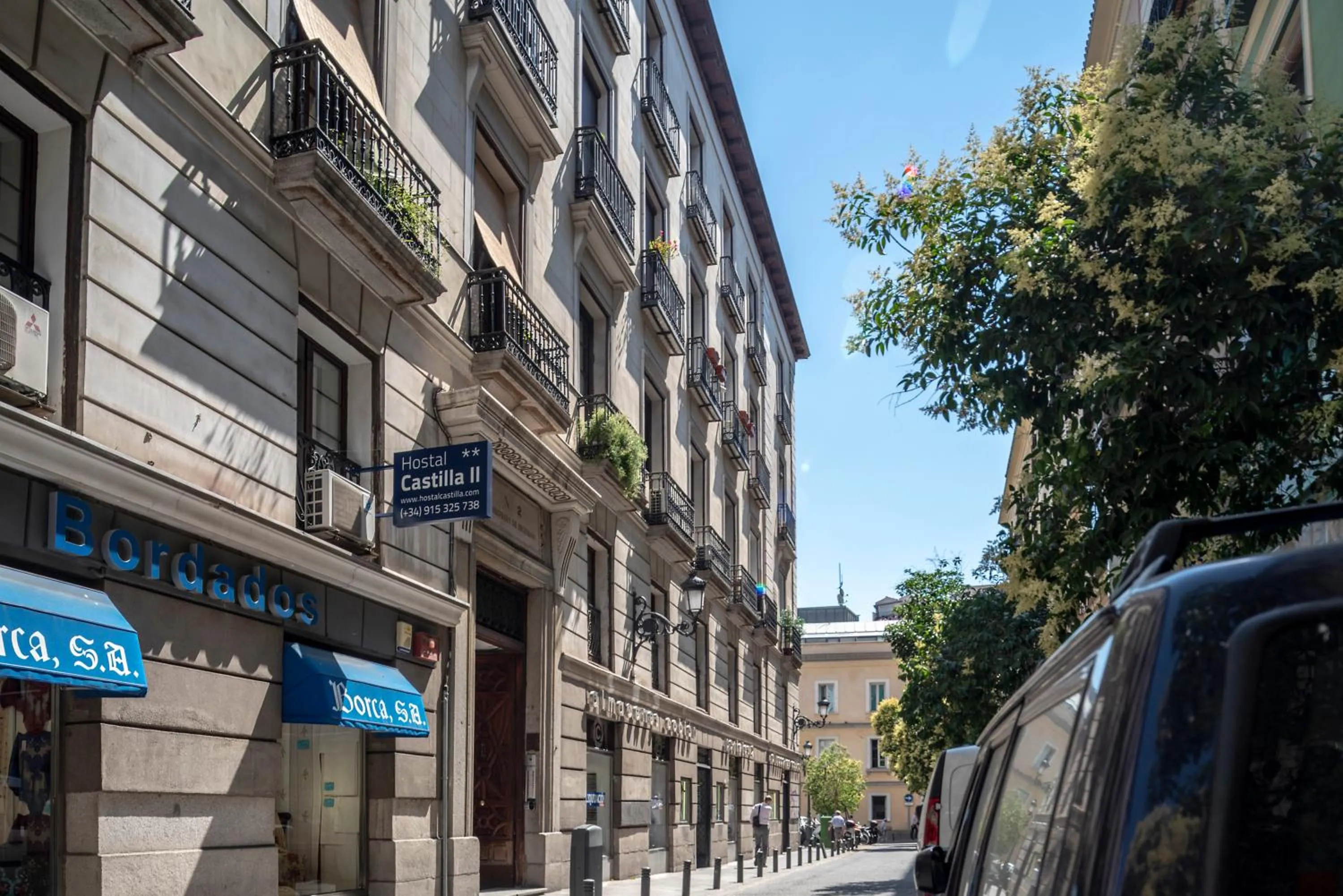 Property building in Hostal Castilla II Puerta del Sol