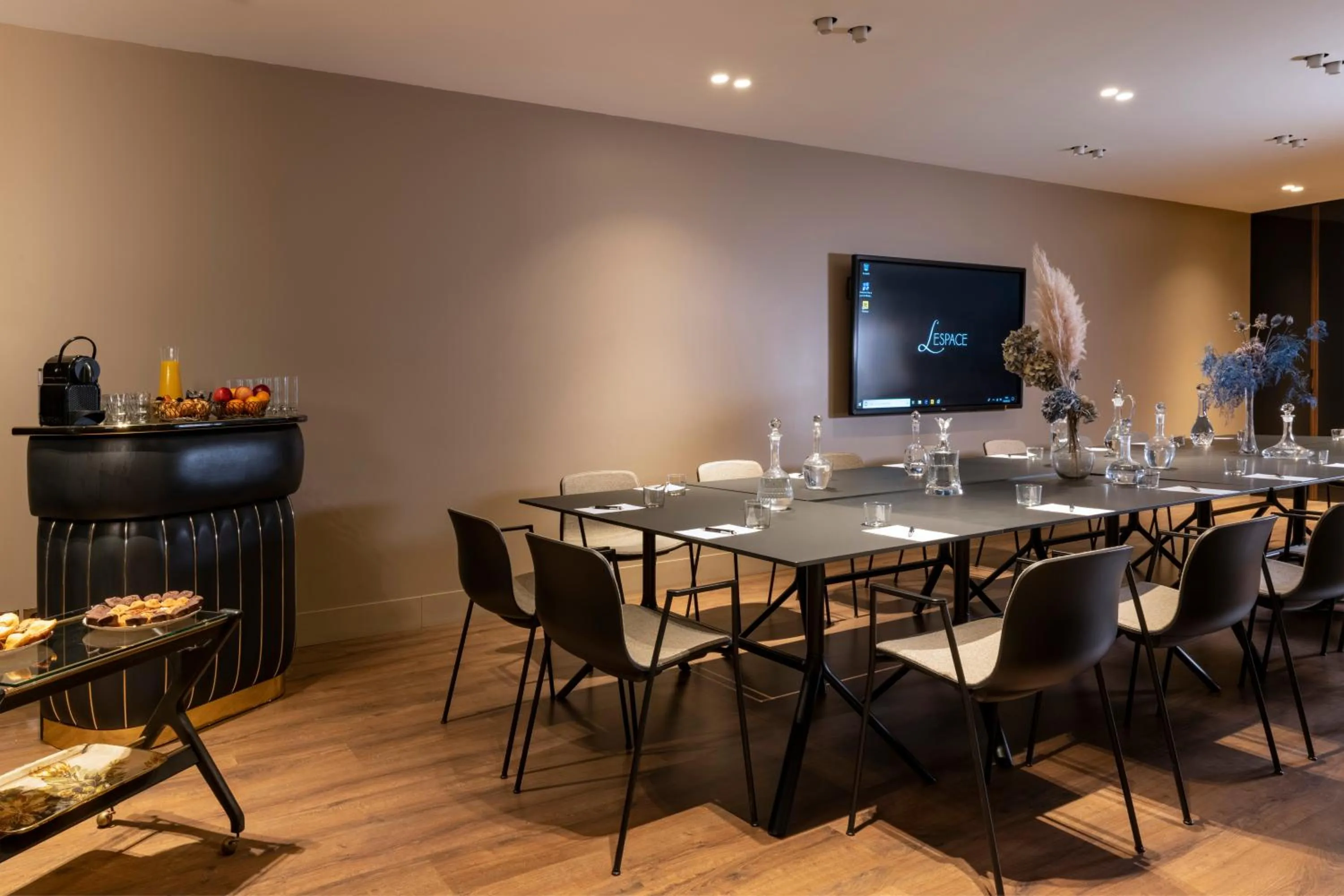 Meeting/conference room in LHotel - face au château - boutique hôtel et séminaires